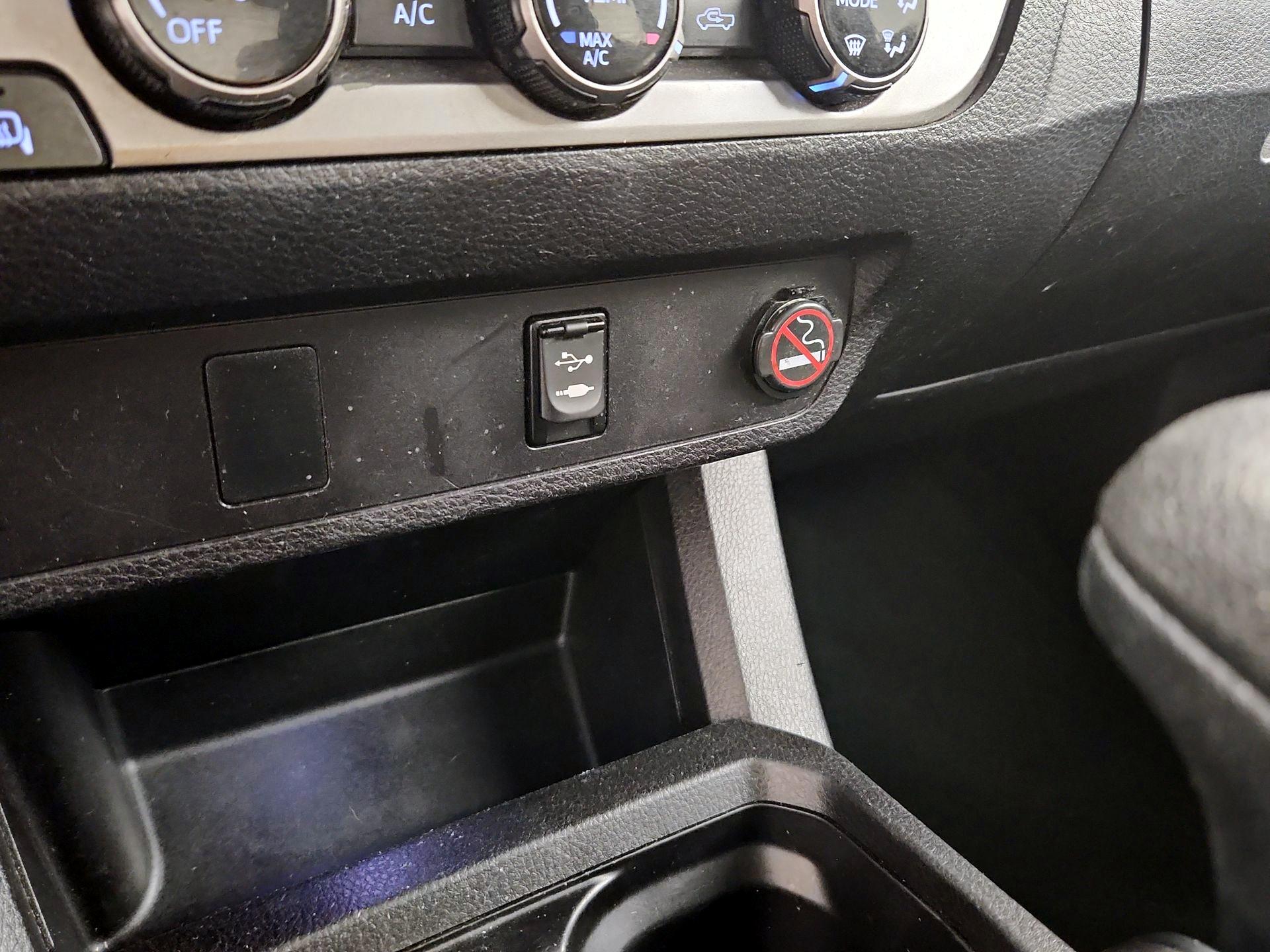 Thumbnail: 2016 Toyota Tacoma - 17