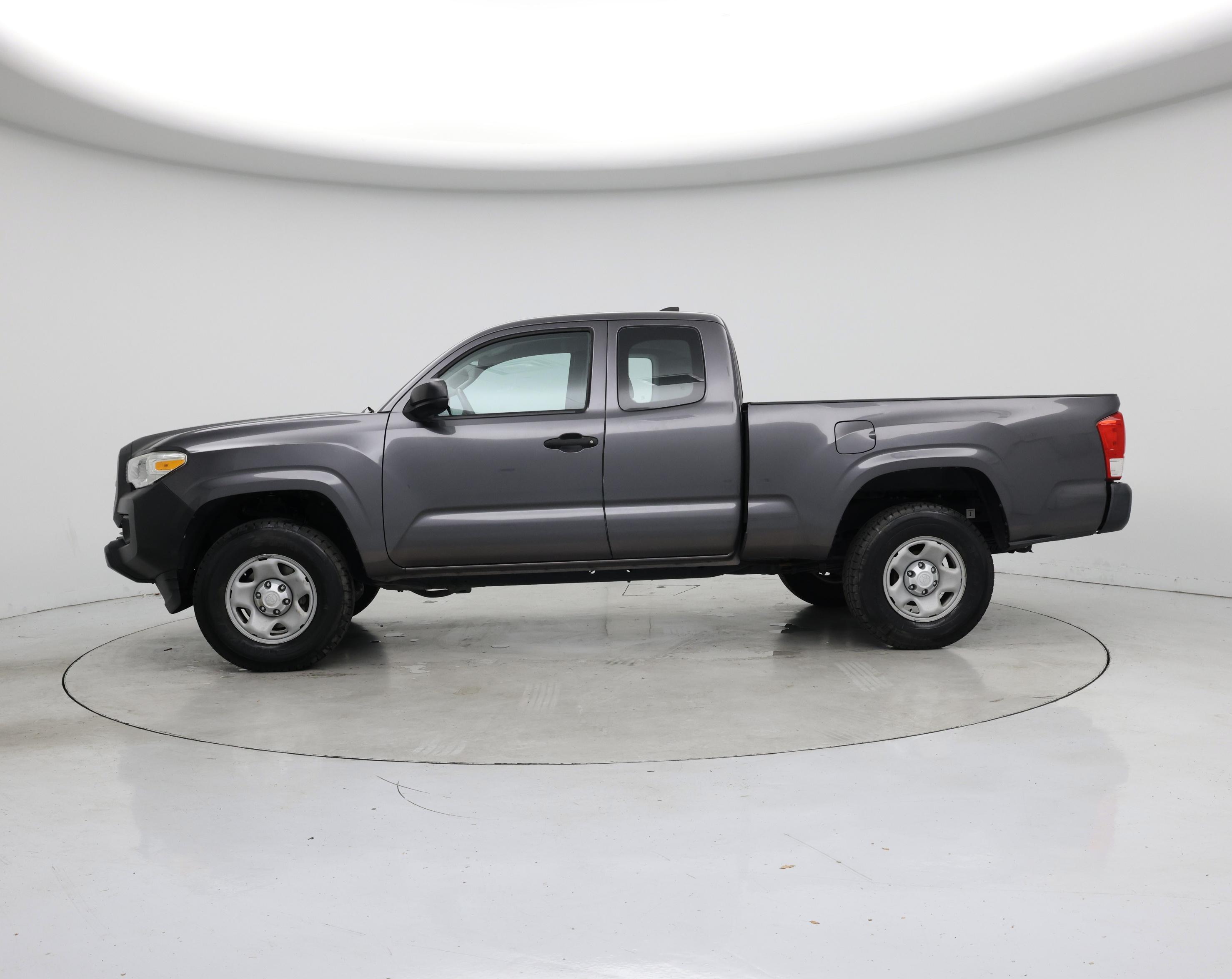 Thumbnail: 2016 Toyota Tacoma - 3