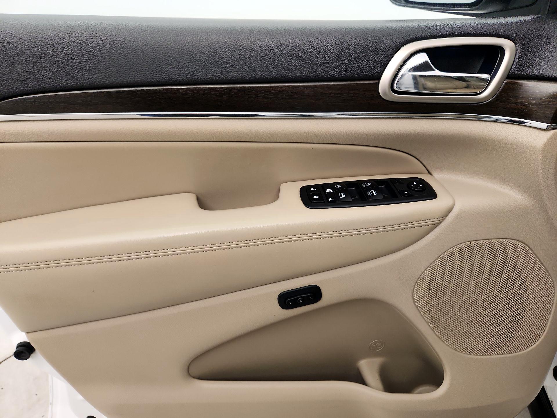 Thumbnail: 2014 Jeep Grand Cherokee - 12