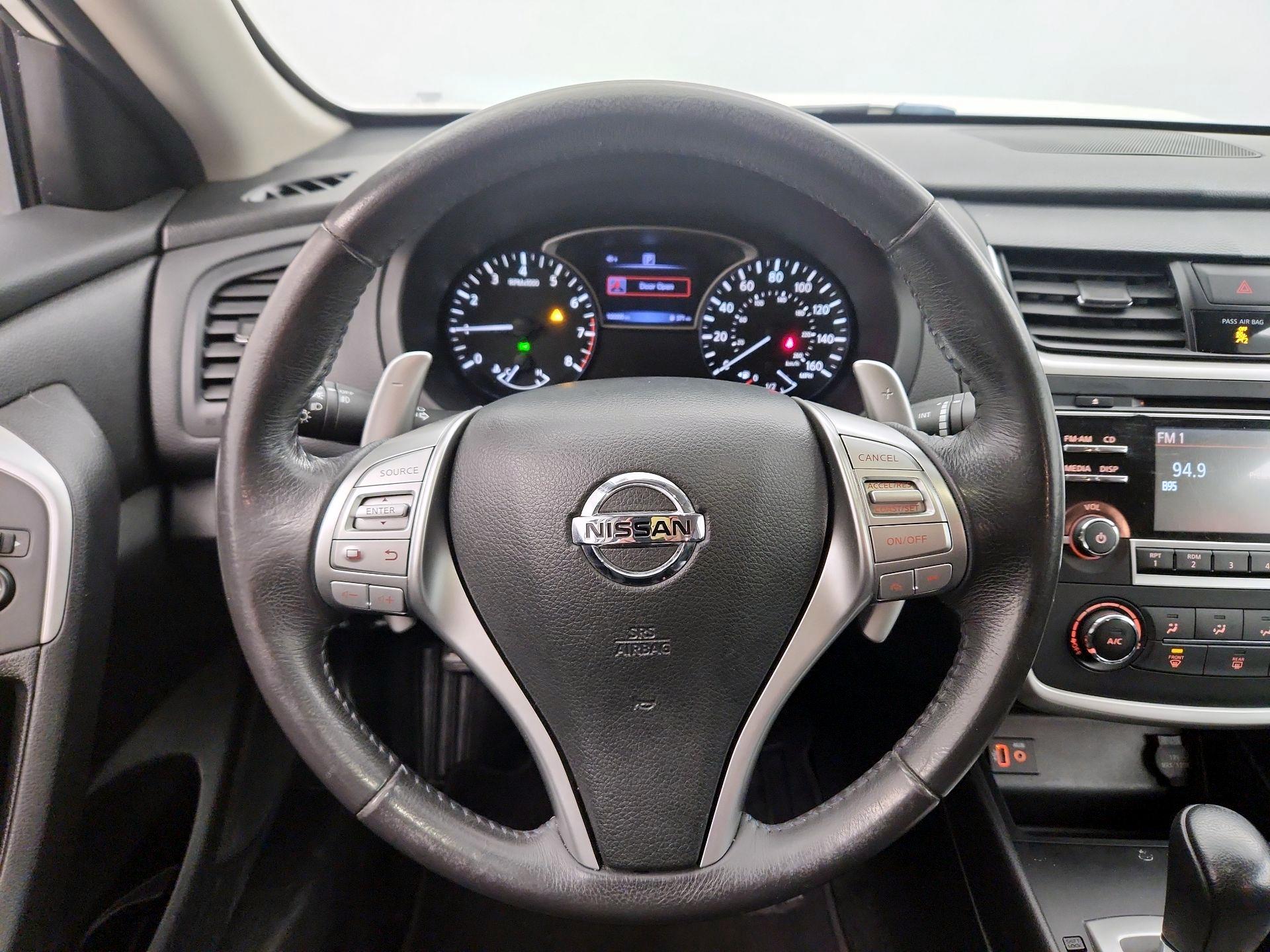 Thumbnail: 2017 Nissan Altima - 10