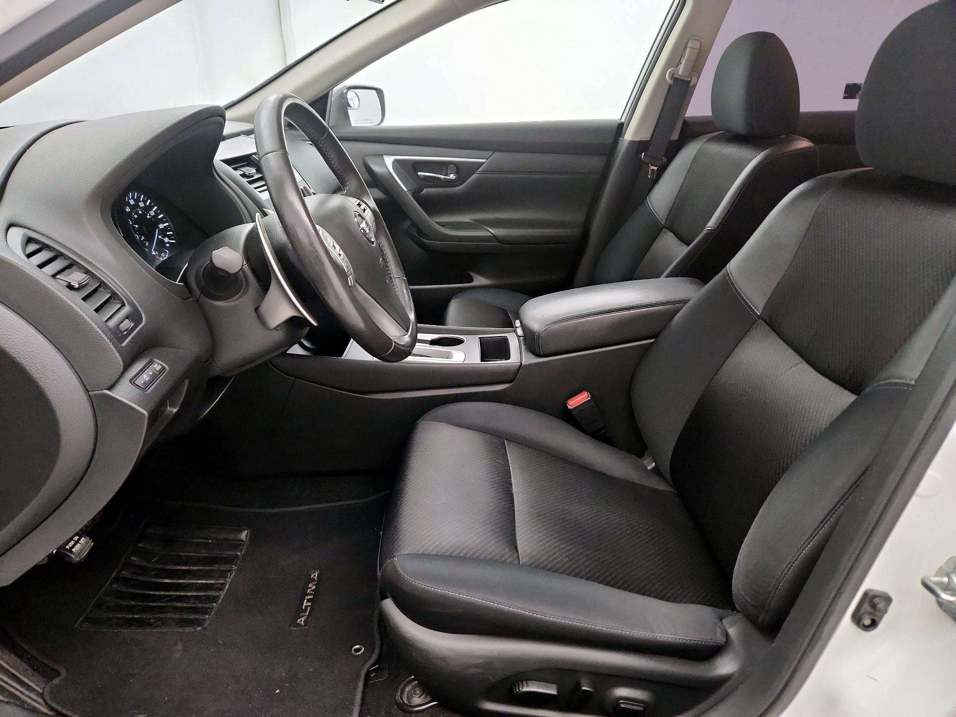 Thumbnail: 2017 Nissan Altima - 11