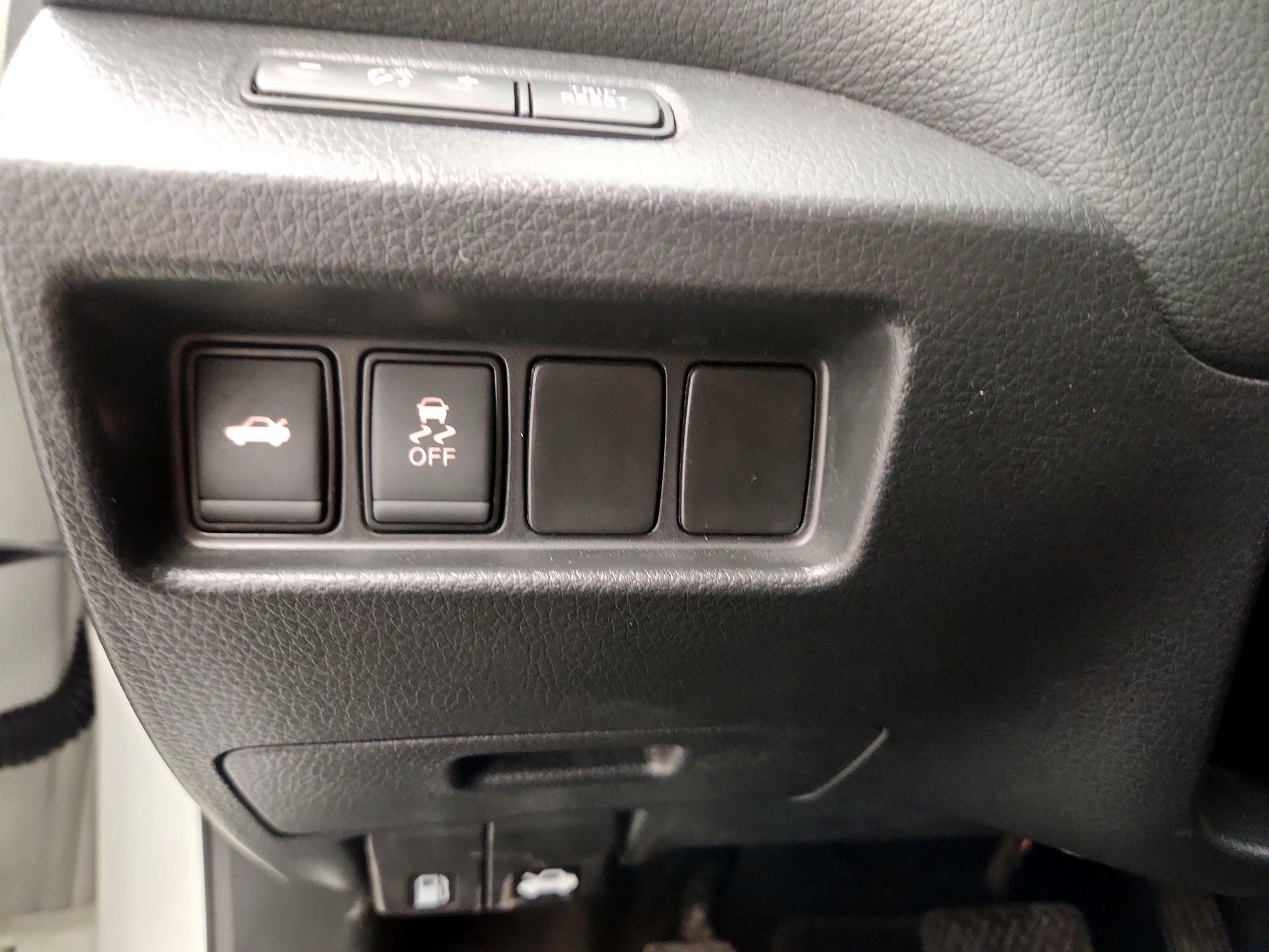 Thumbnail: 2017 Nissan Altima - 13