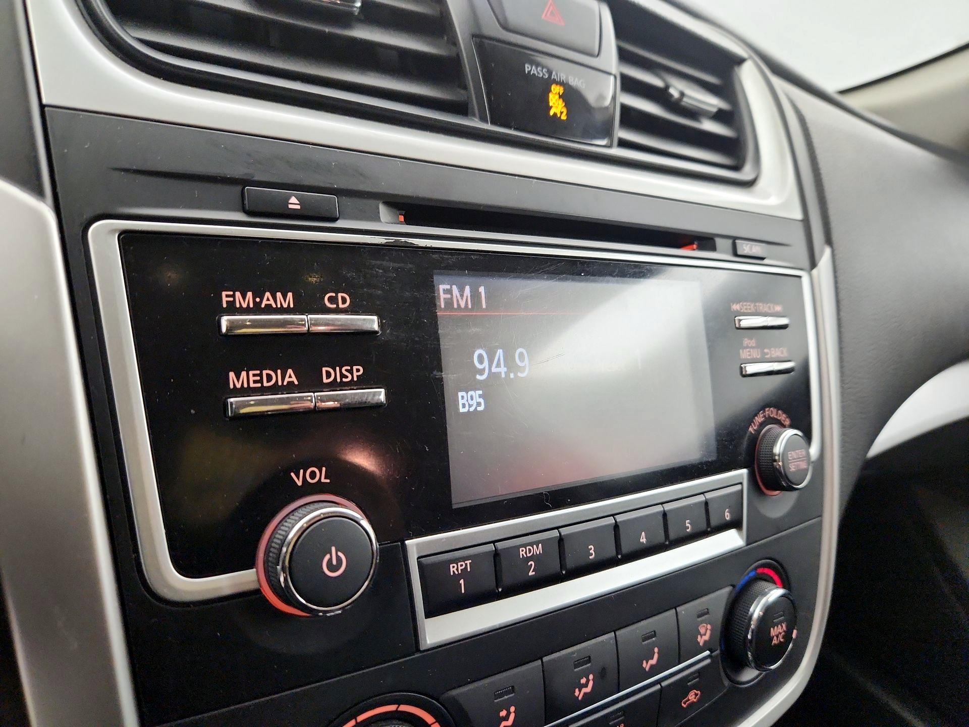 Thumbnail: 2017 Nissan Altima - 15