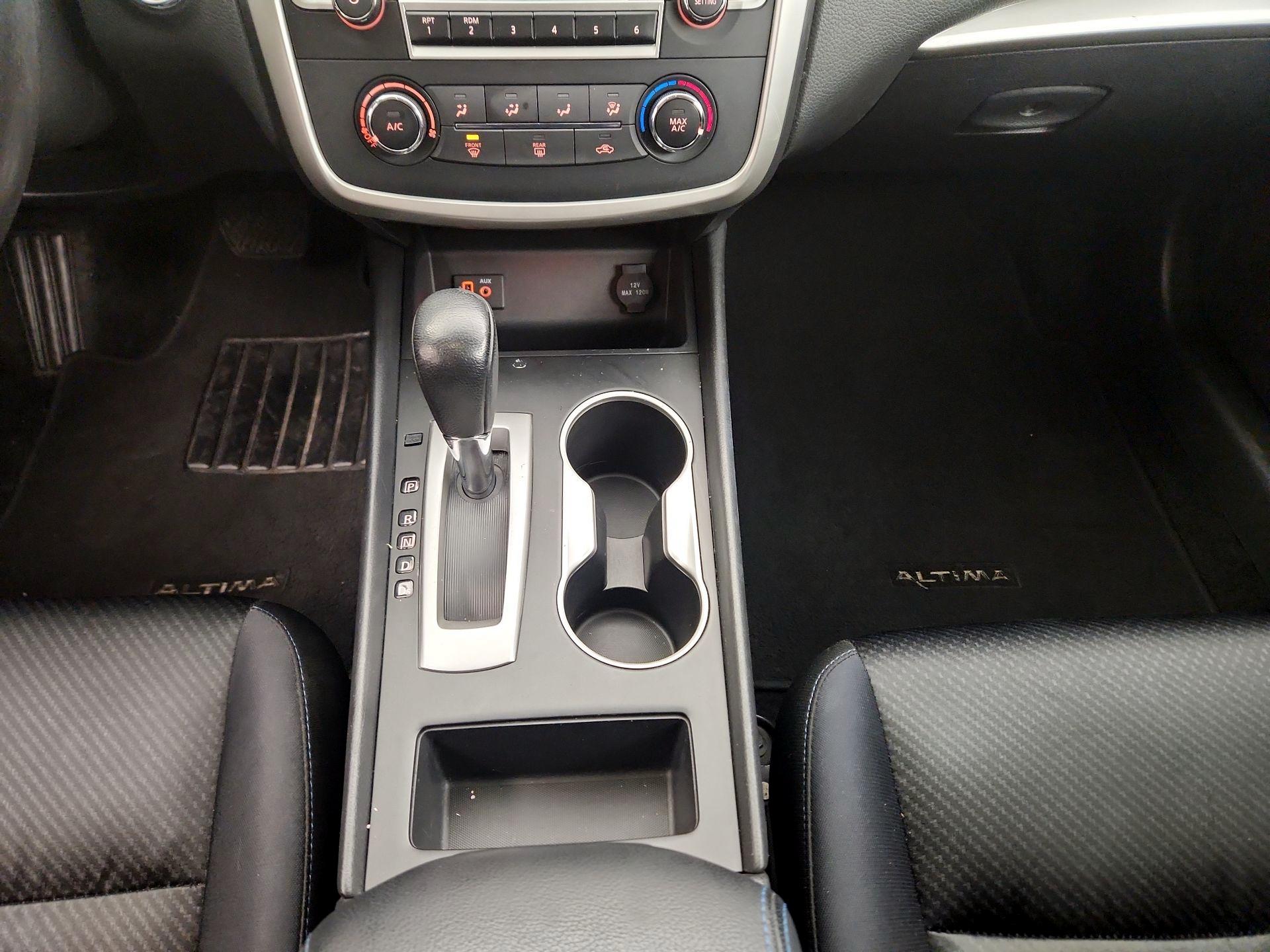 Thumbnail: 2017 Nissan Altima - 17