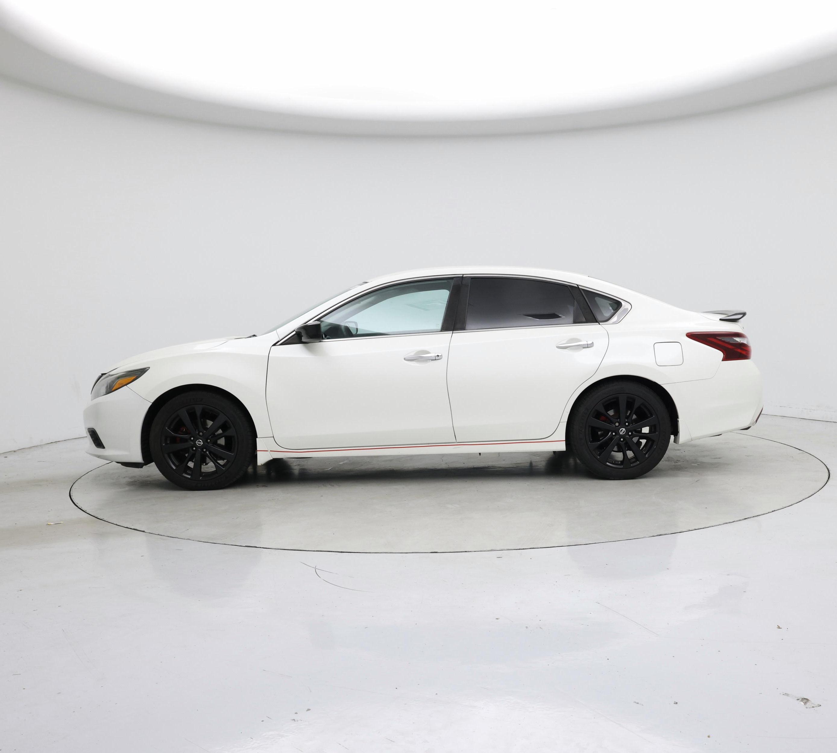 Thumbnail: 2017 Nissan Altima - 3