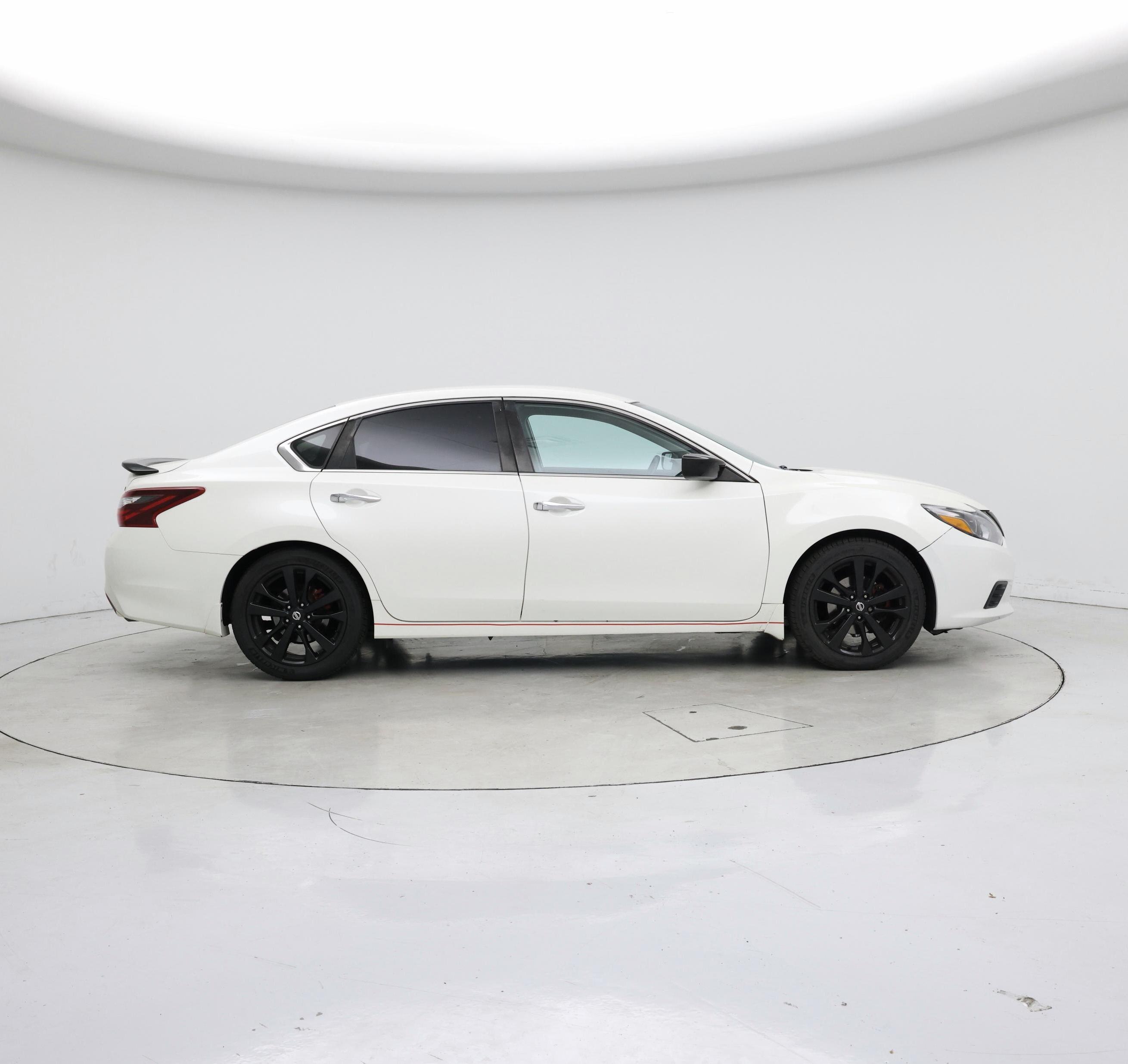 Thumbnail: 2017 Nissan Altima - 7