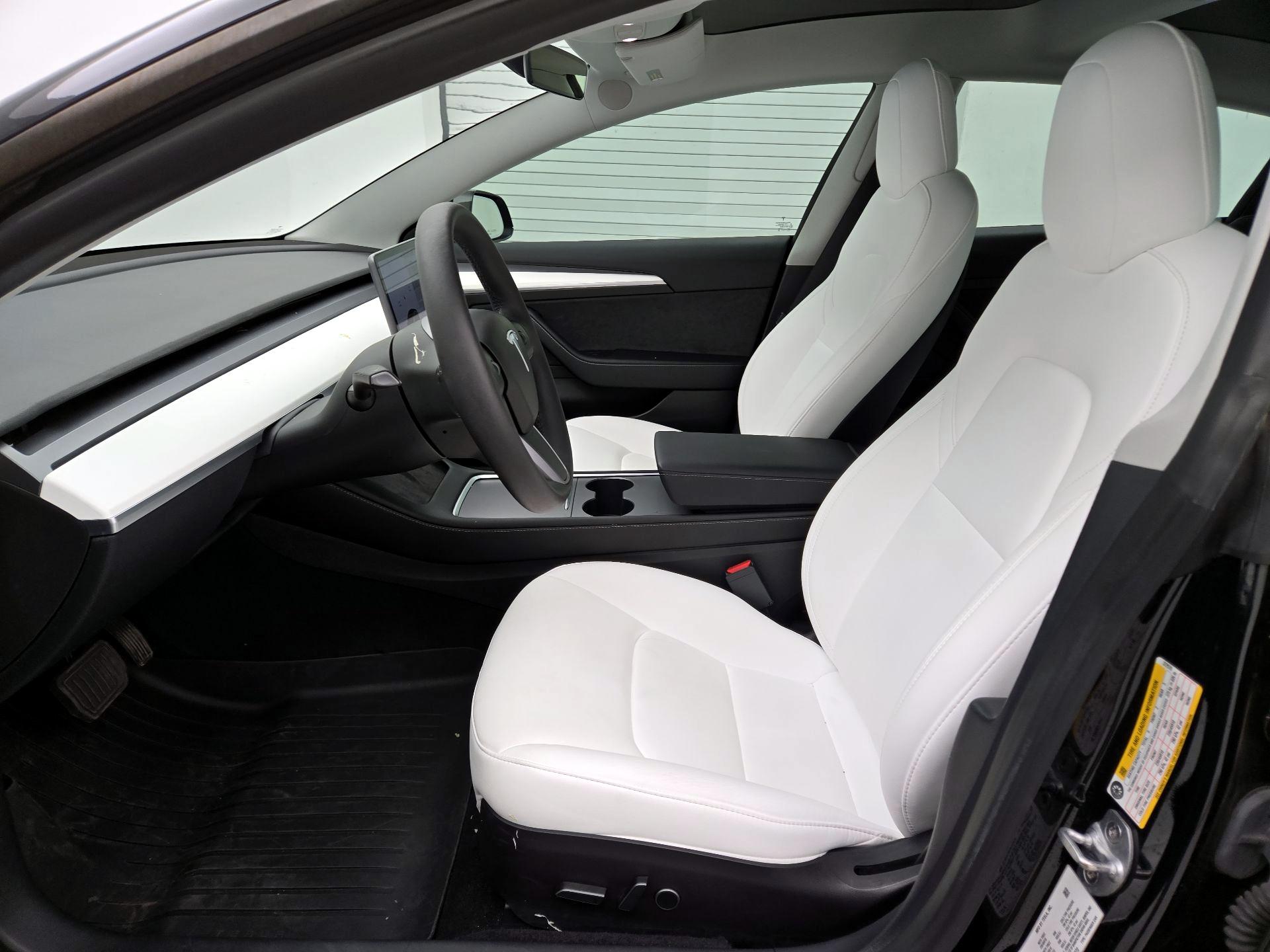 Thumbnail: 2022 Tesla Model 3 - 11