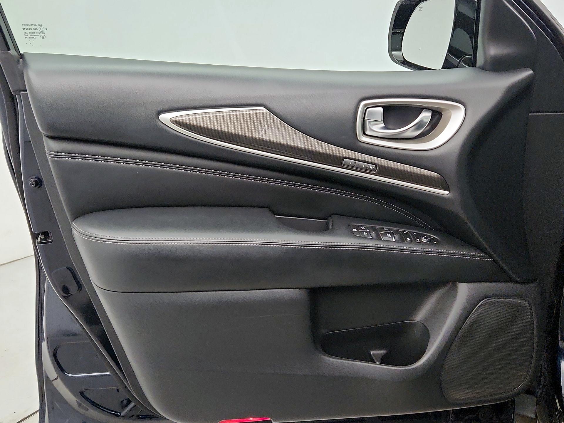 Thumbnail: 2017 INFINITI QX60 - 12