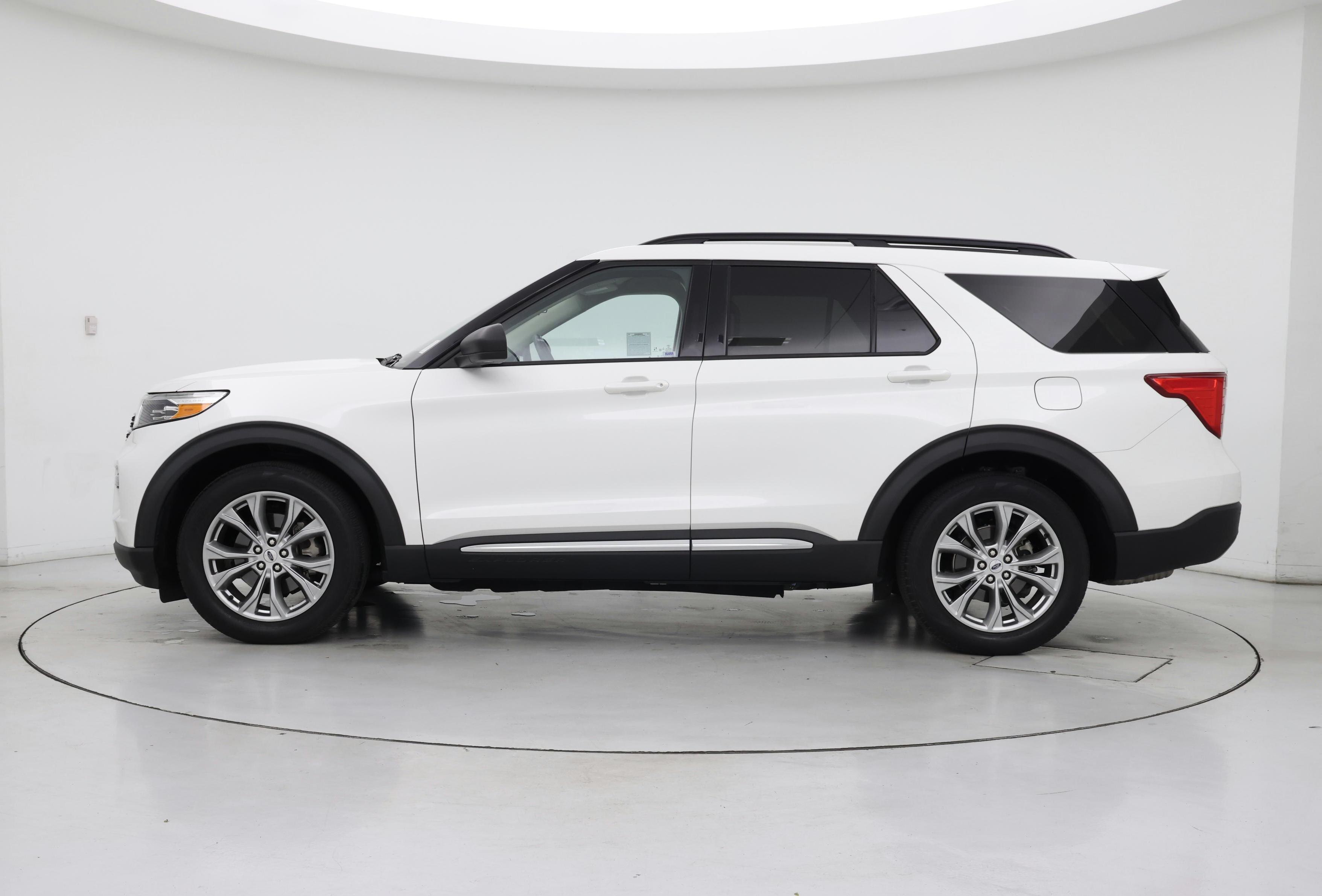 Thumbnail: 2021 Ford Explorer - 3