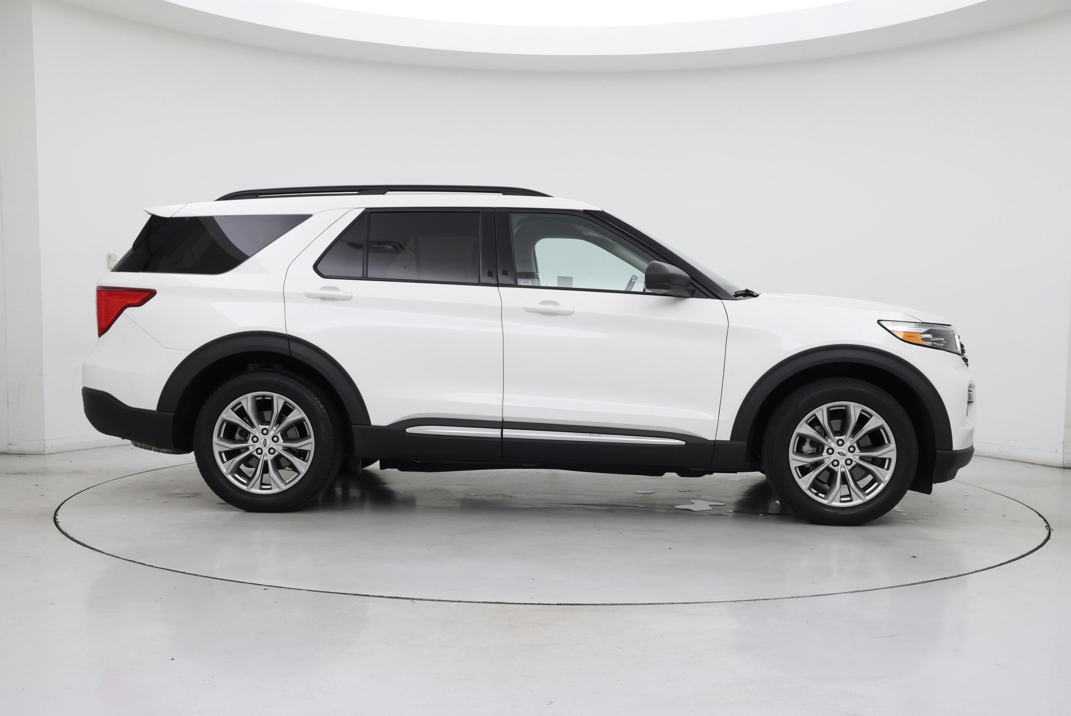 Thumbnail: 2021 Ford Explorer - 7