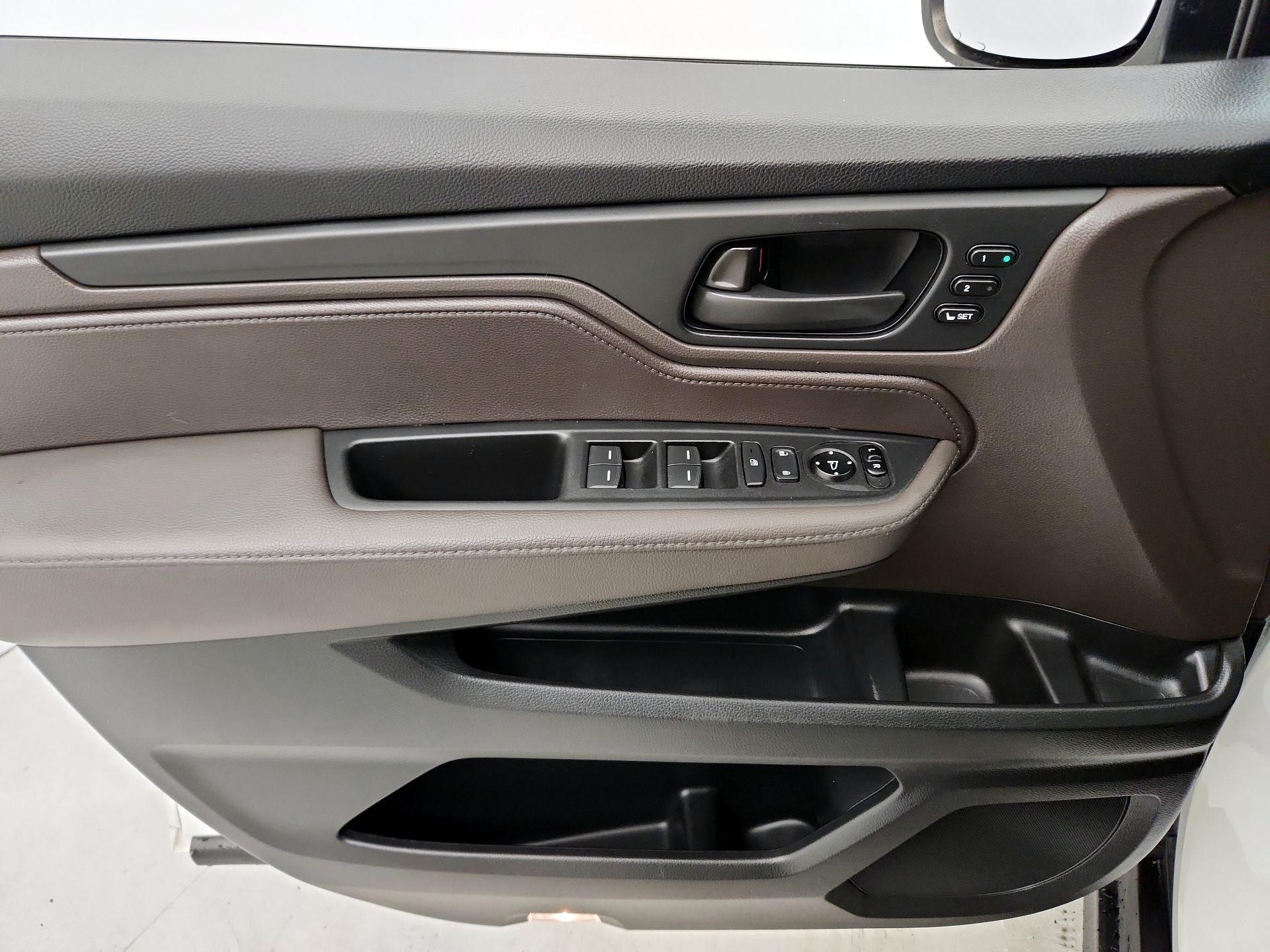 Thumbnail: 2019 Honda Odyssey - 12