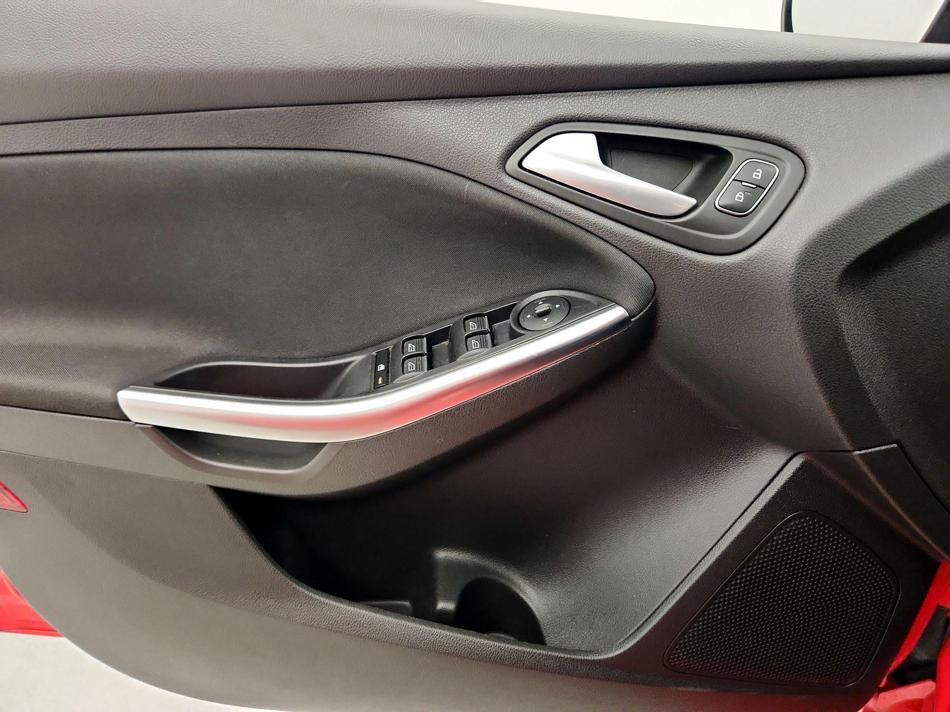 Thumbnail: 2017 Ford Focus - 12