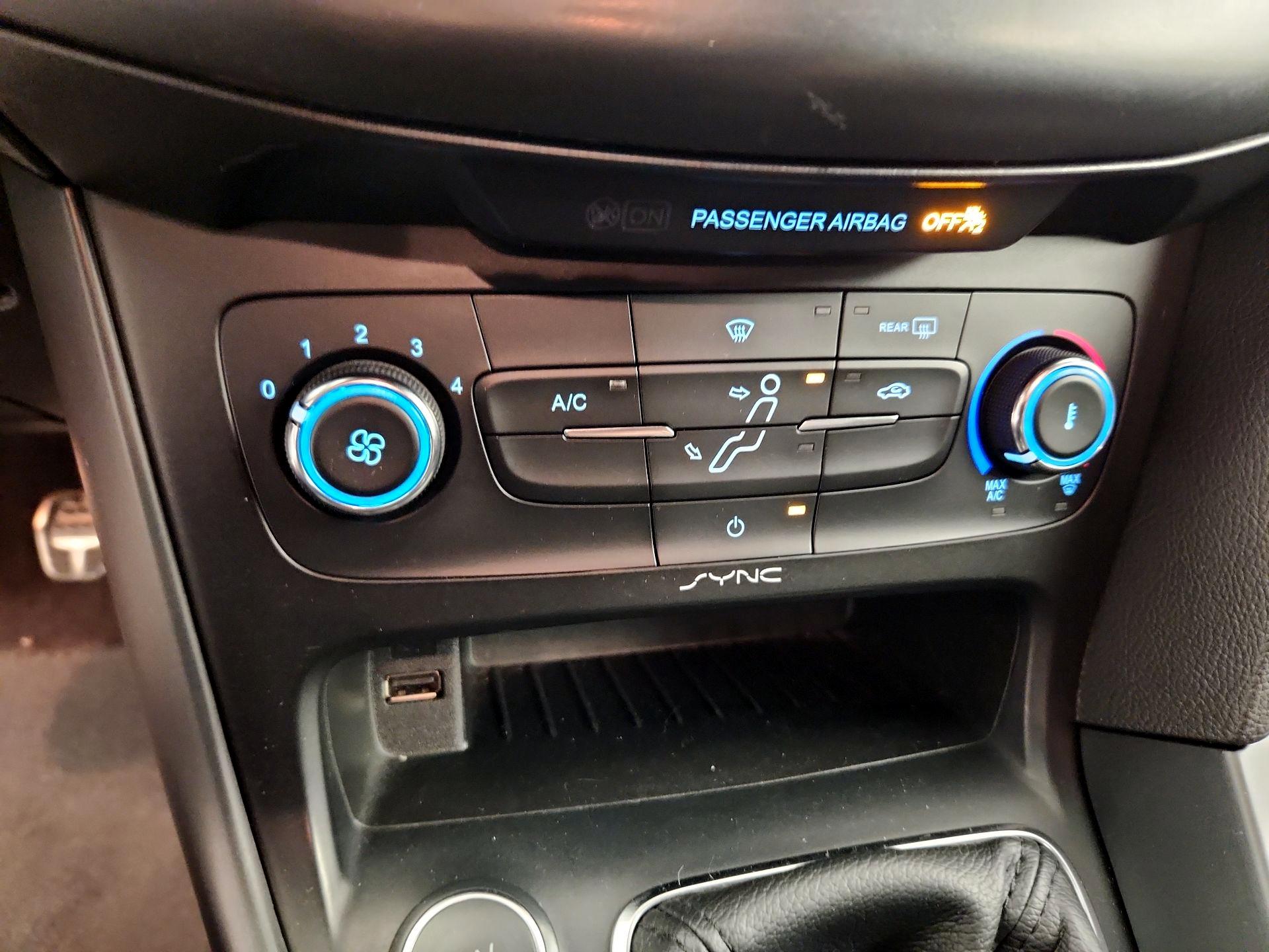 Thumbnail: 2017 Ford Focus - 16