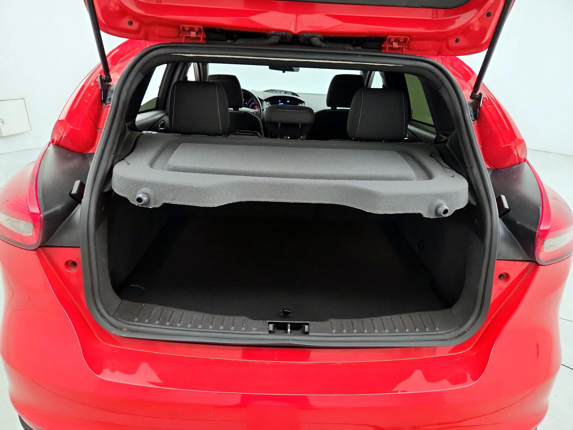 Thumbnail: 2017 Ford Focus - 20