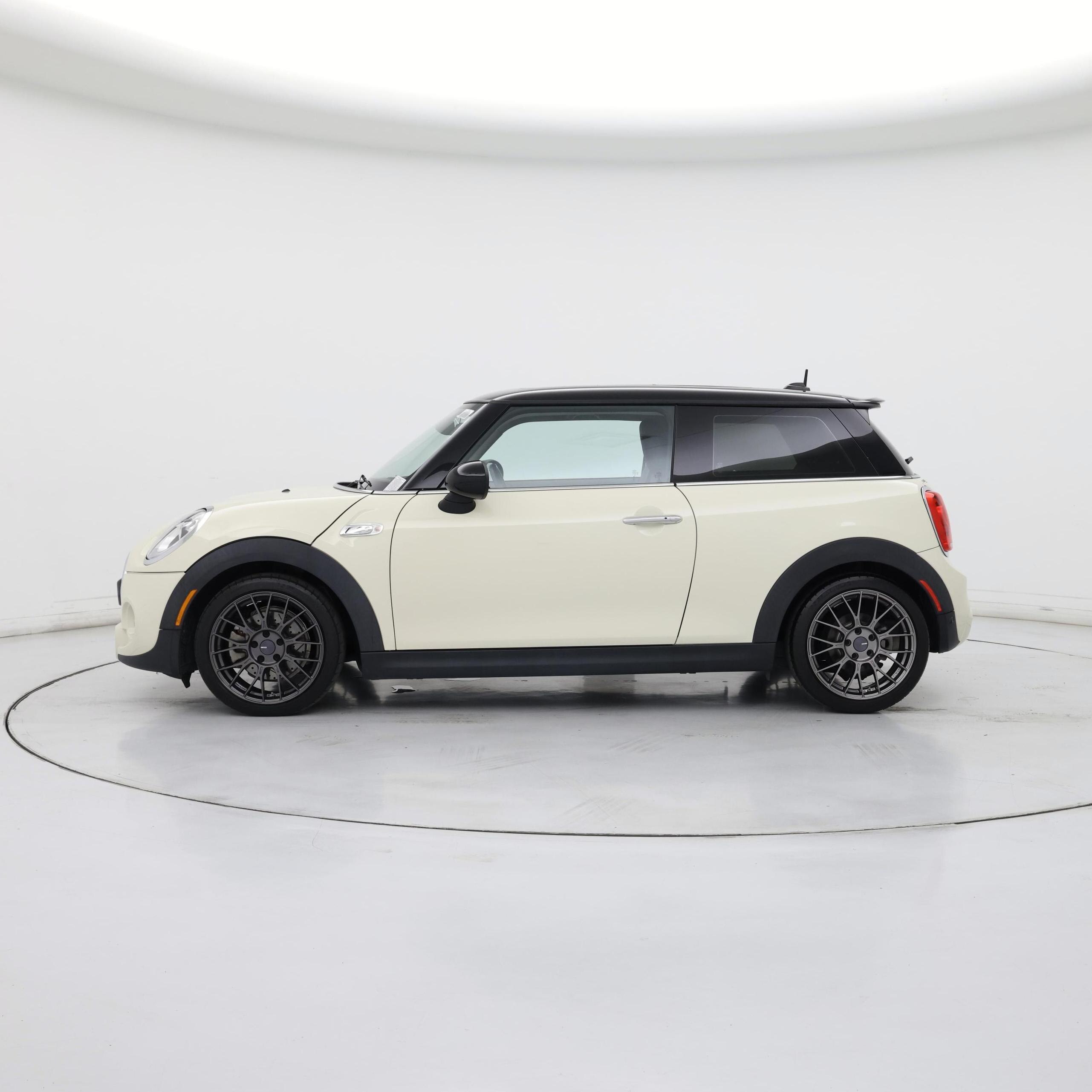 Thumbnail: 2017 MINI Cooper Hardtop - 3