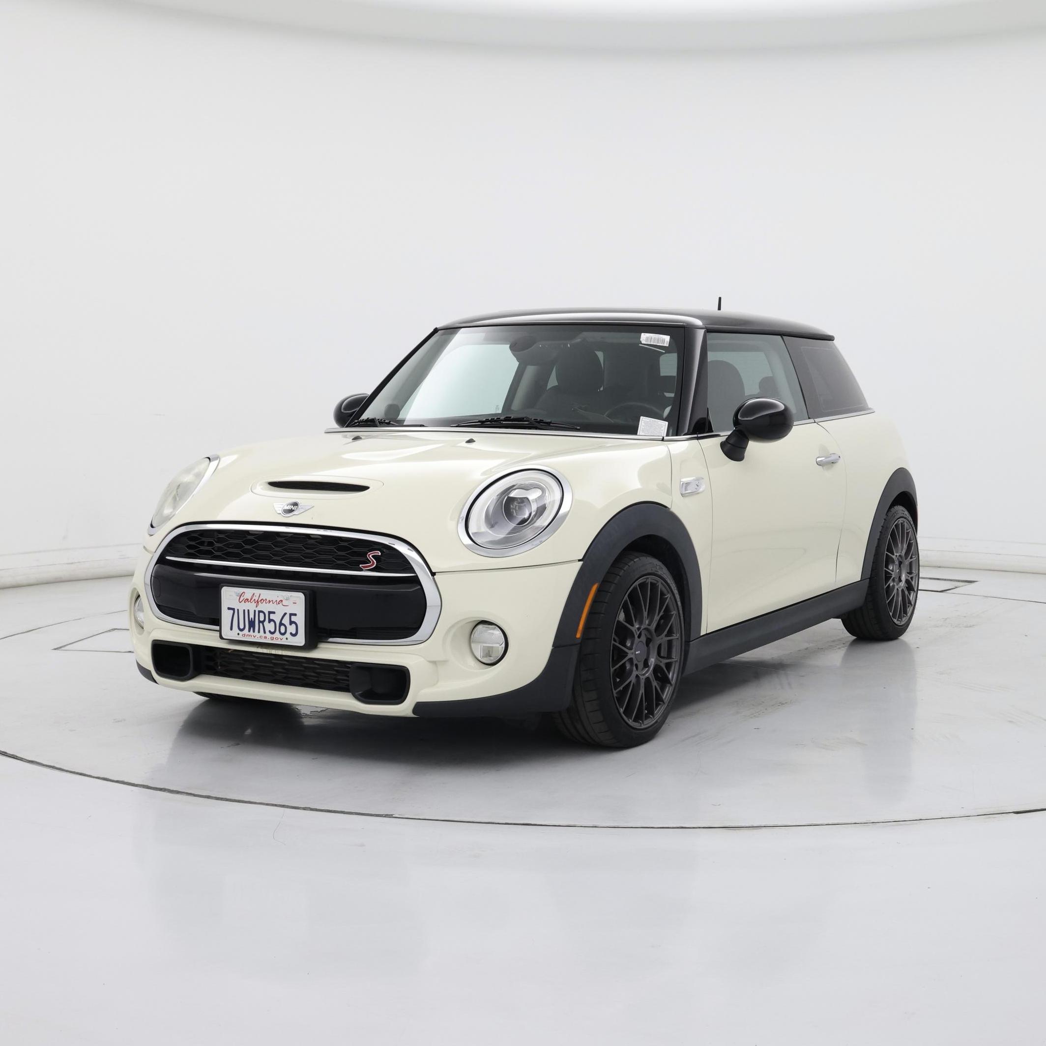 Thumbnail: 2017 MINI Cooper Hardtop - 4