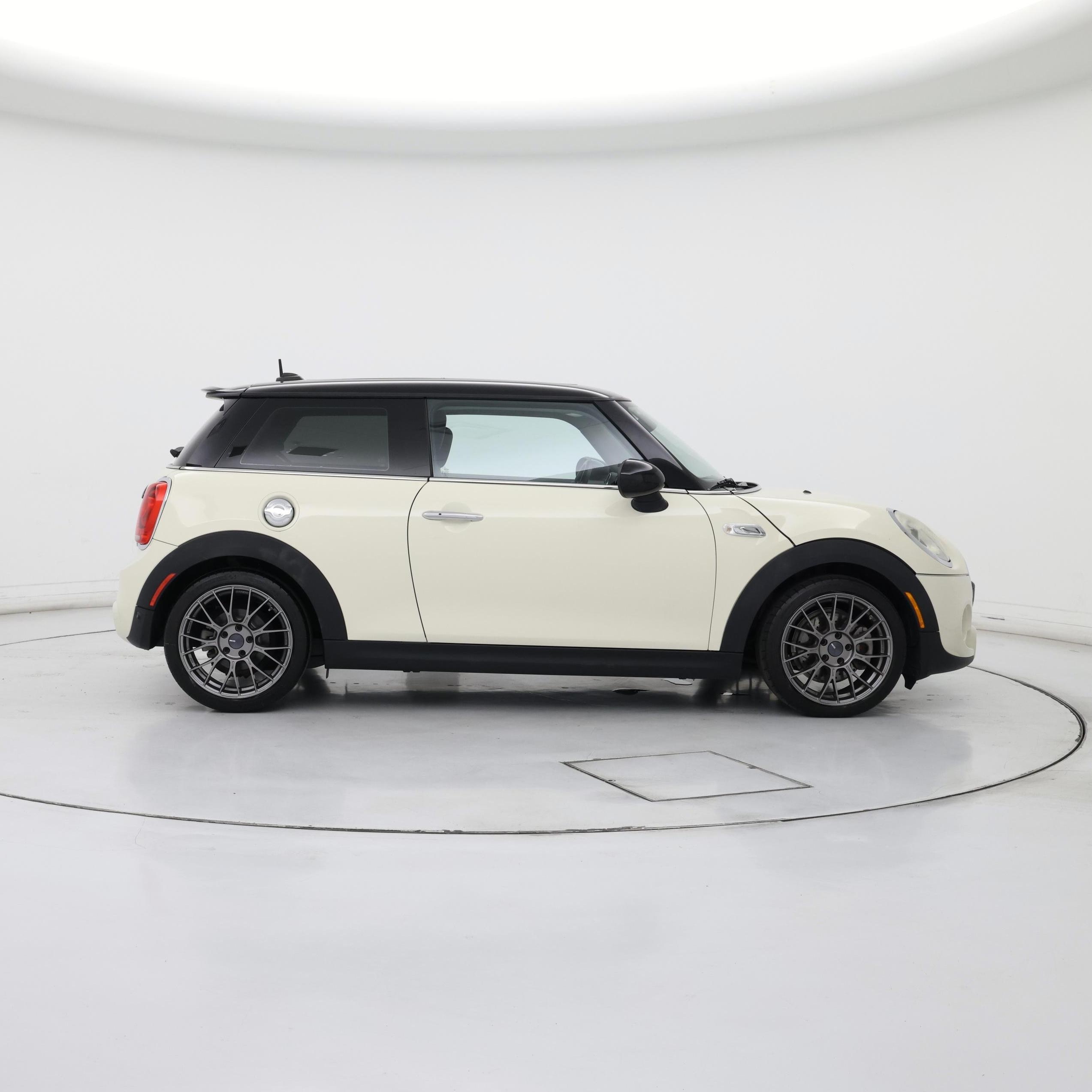 Thumbnail: 2017 MINI Cooper Hardtop - 7