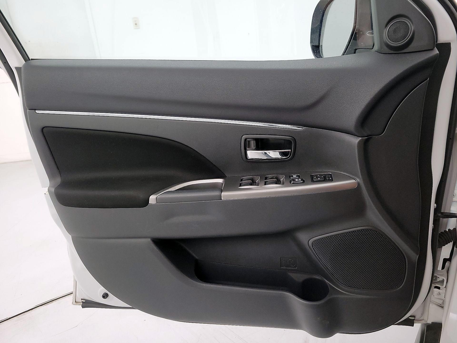 Thumbnail: 2019 Mitsubishi Outlander Sport - 12