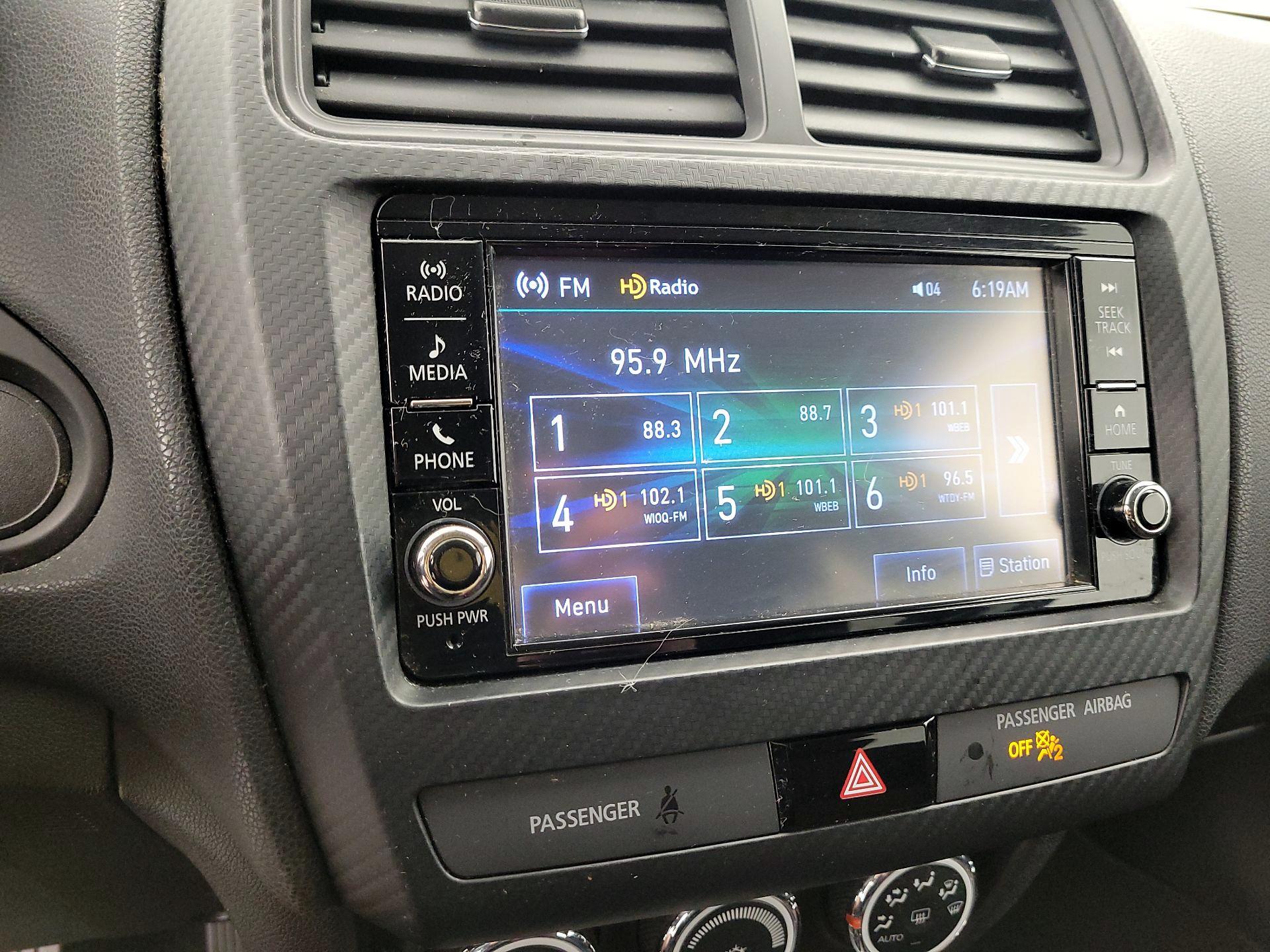 Thumbnail: 2019 Mitsubishi Outlander Sport - 15