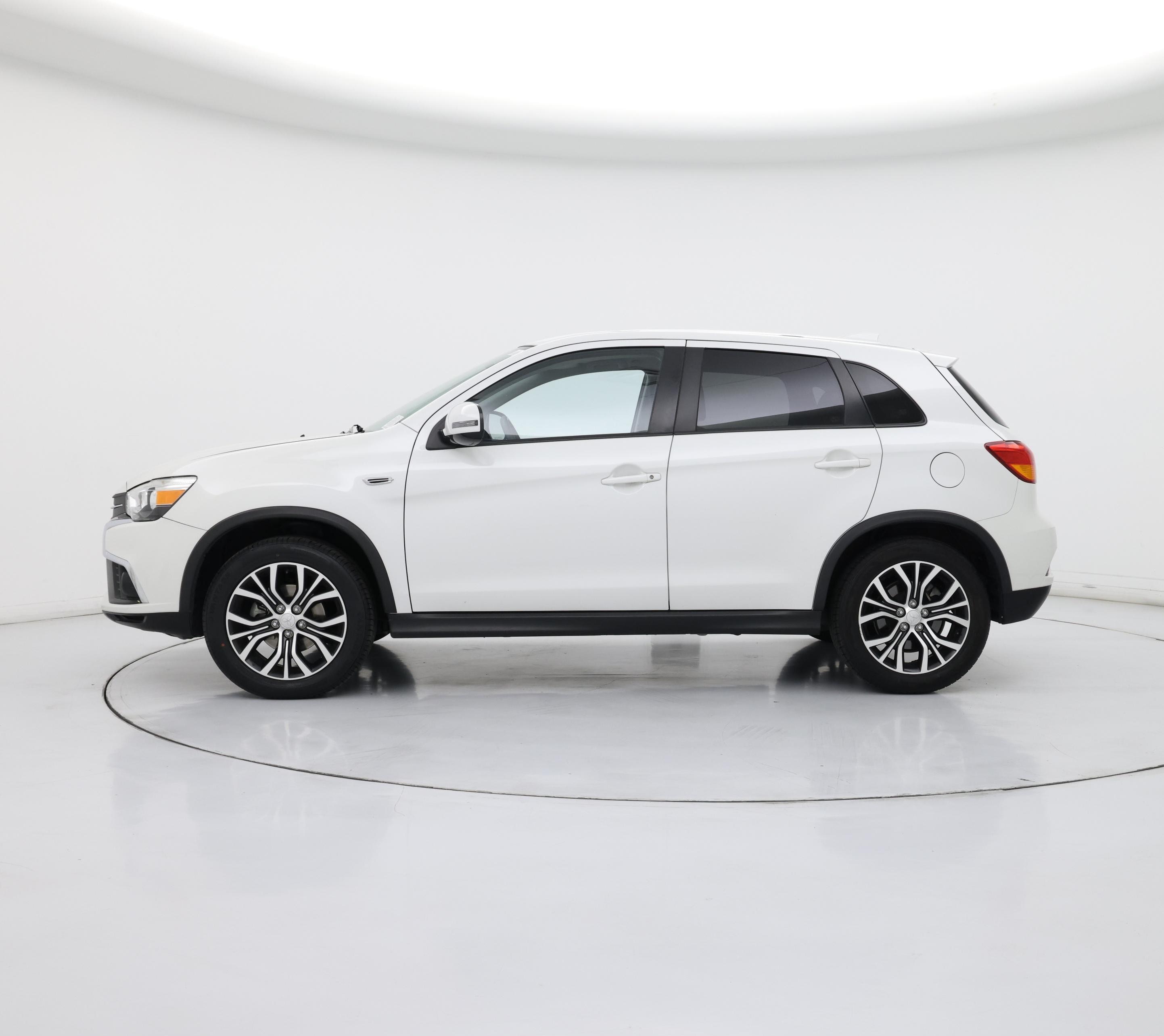 Thumbnail: 2019 Mitsubishi Outlander Sport - 3