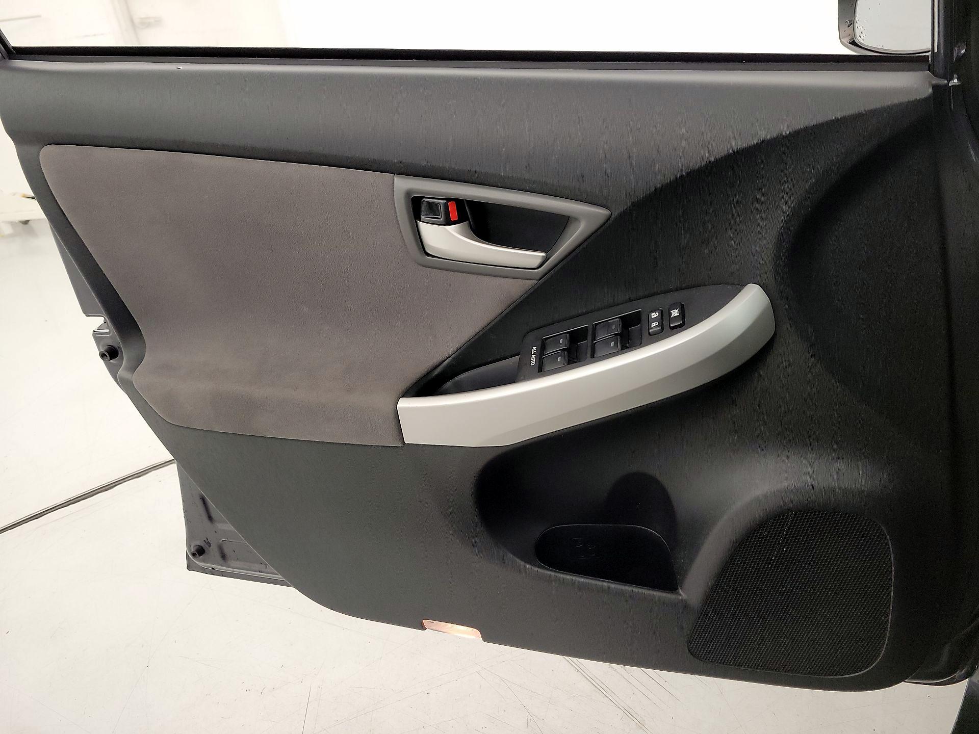 Thumbnail: 2015 Toyota Prius - 12