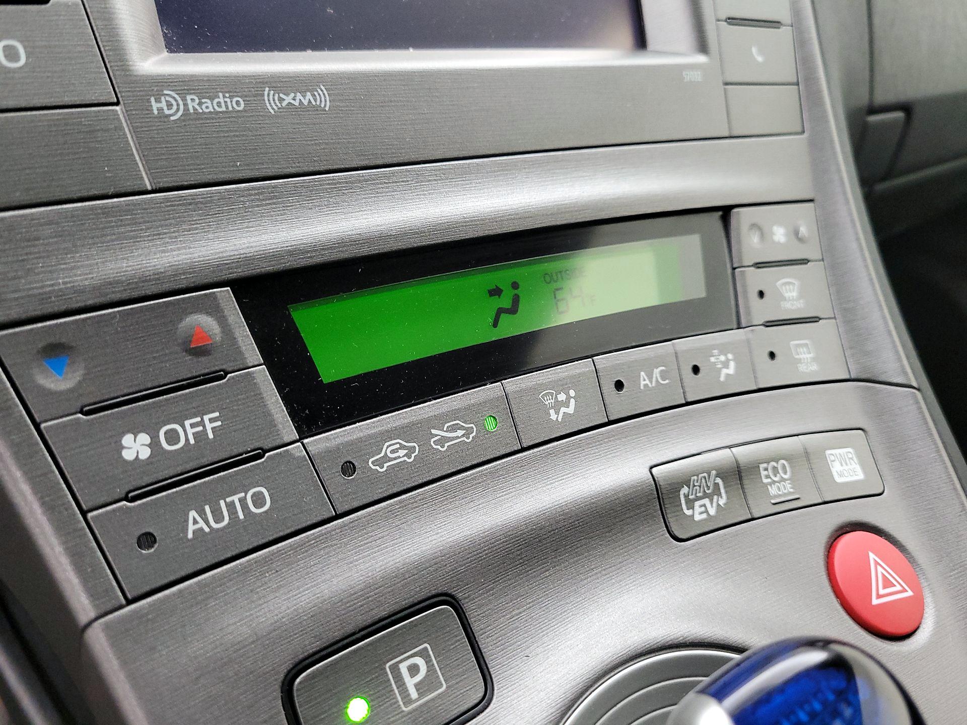 Thumbnail: 2015 Toyota Prius - 16