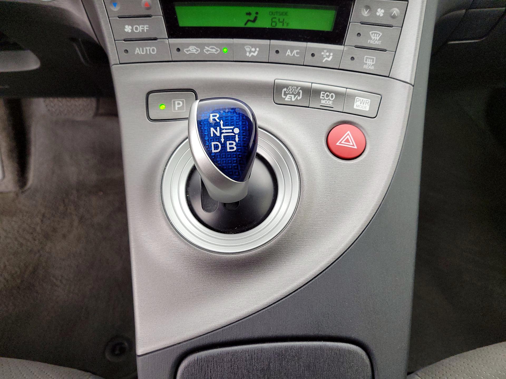 Thumbnail: 2015 Toyota Prius - 17