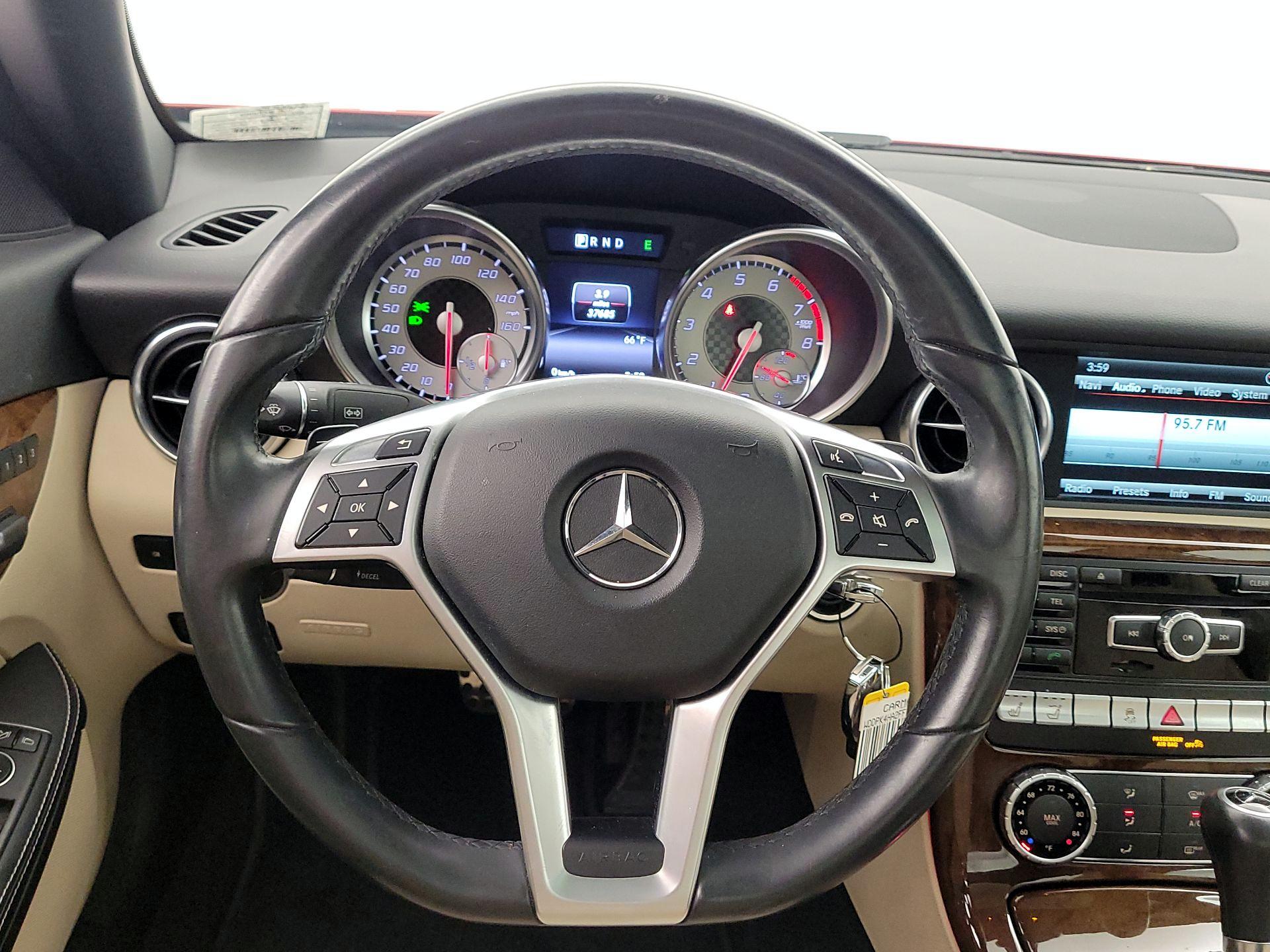 Thumbnail: 2015 Mercedes-Benz SLK - 10