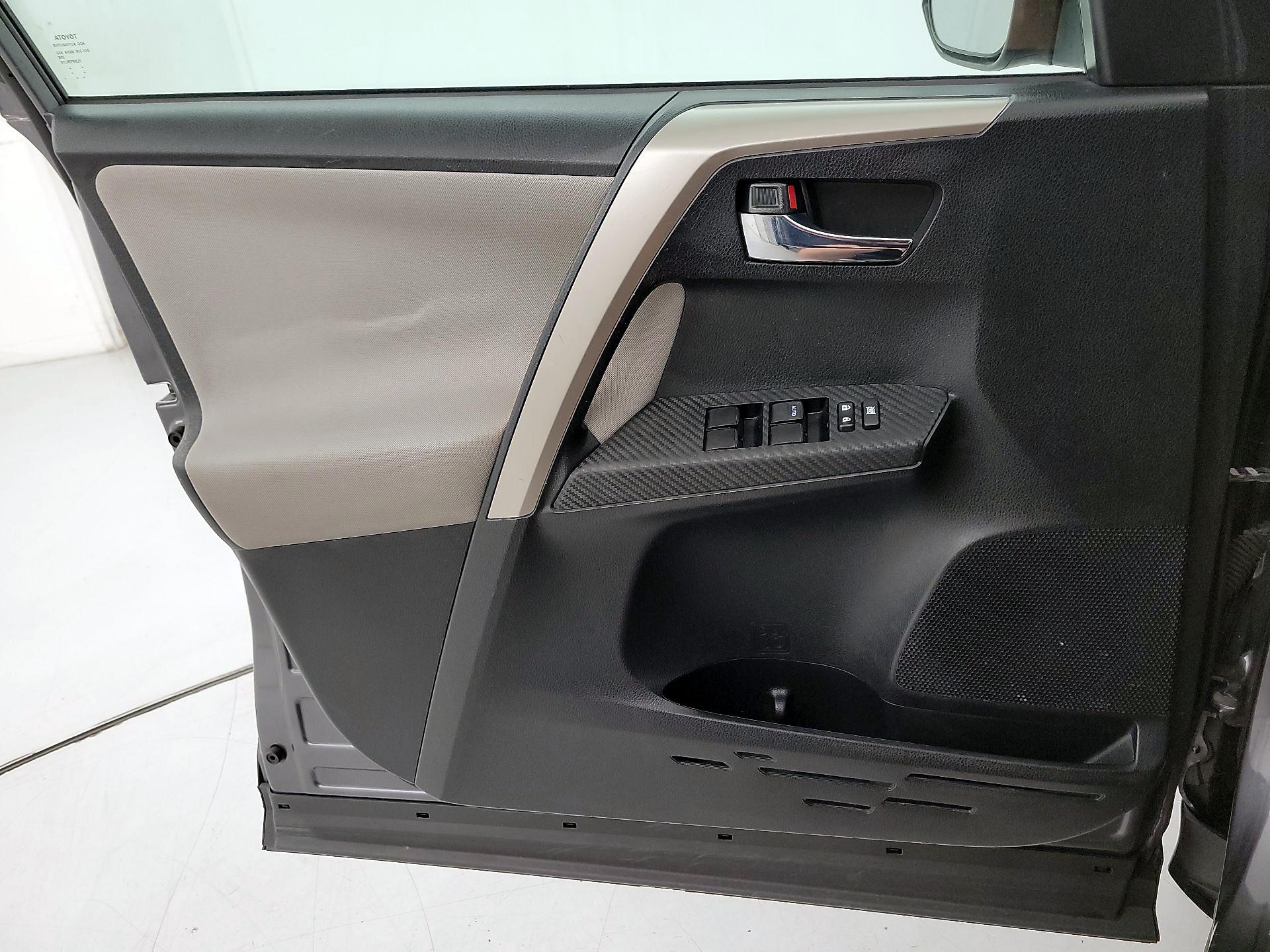 Thumbnail: 2015 Toyota RAV4 - 12