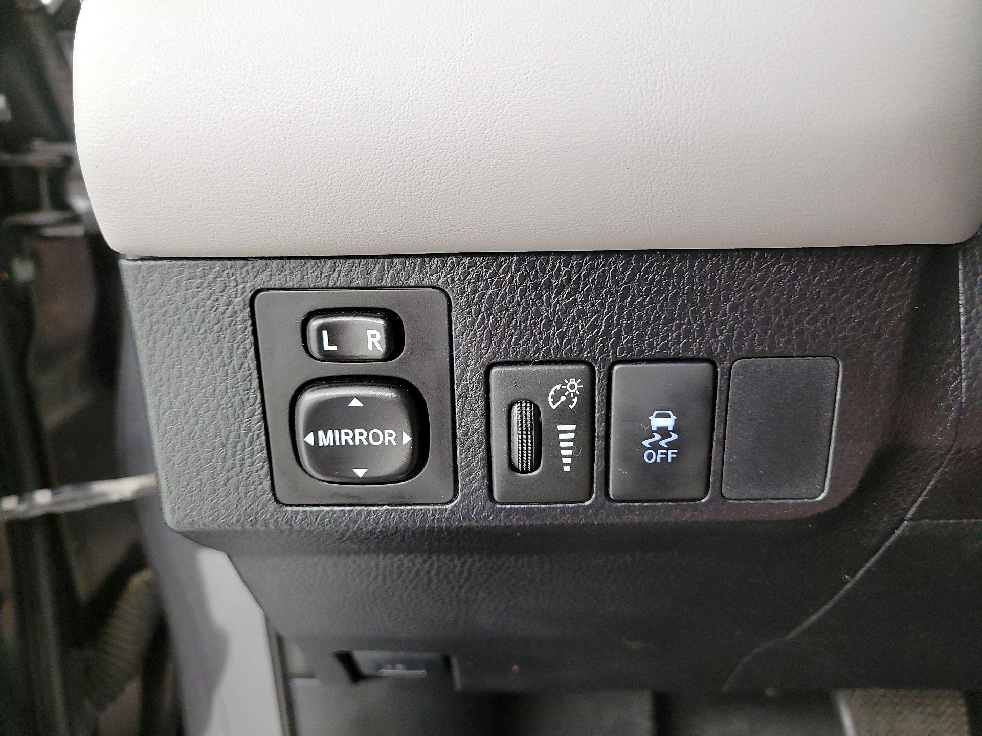 Thumbnail: 2015 Toyota RAV4 - 13