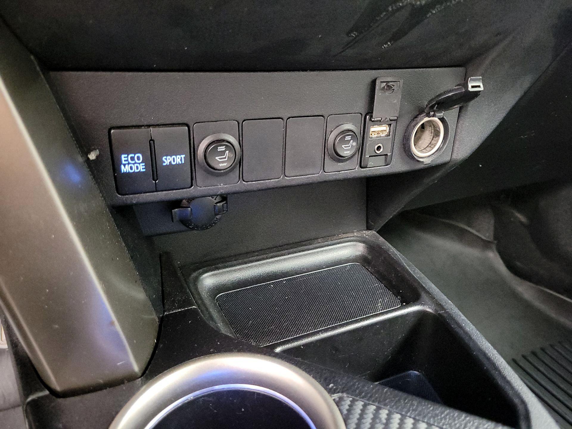 Thumbnail: 2015 Toyota RAV4 - 18