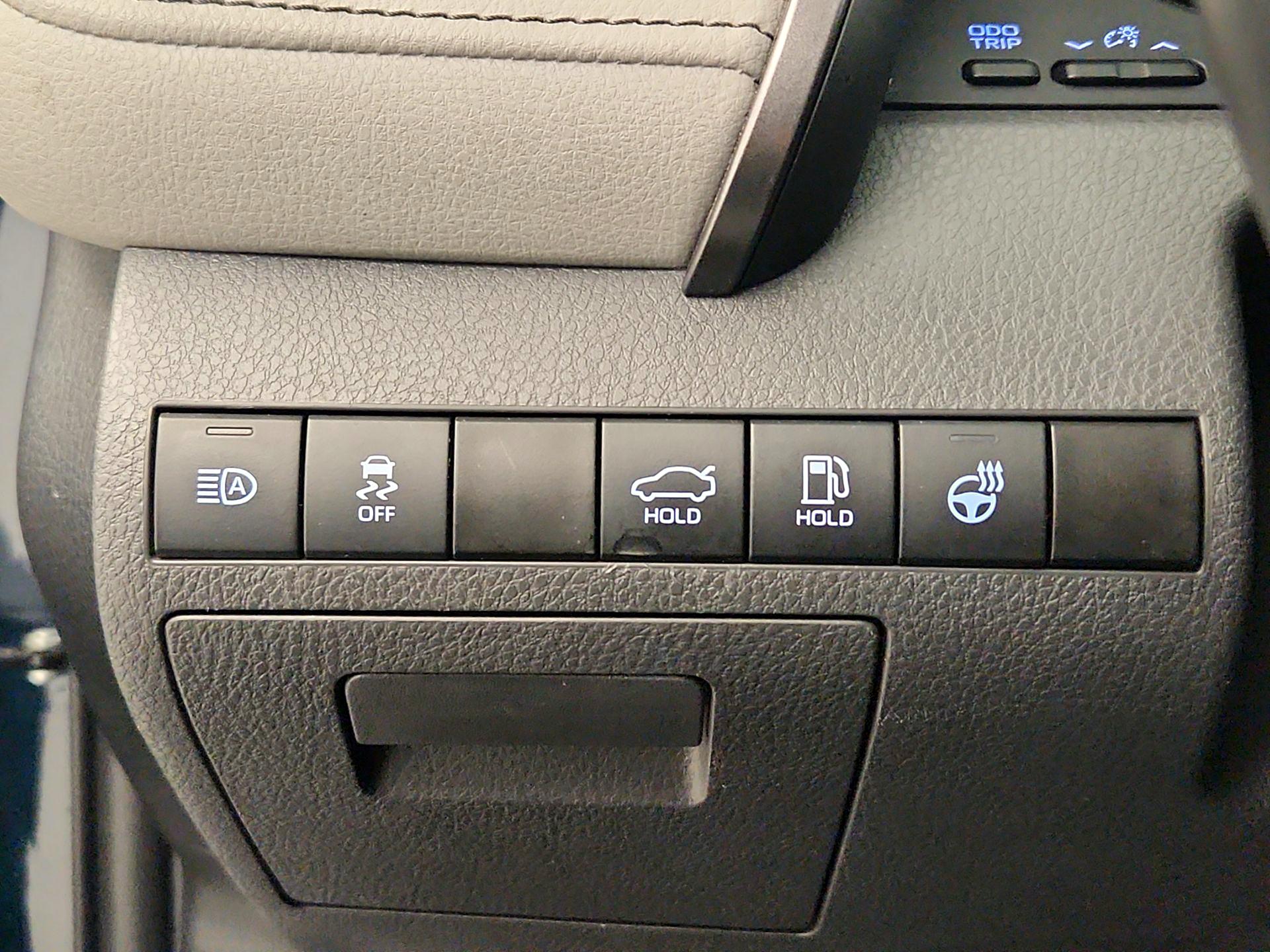 Thumbnail: 2021 Toyota Camry - 13