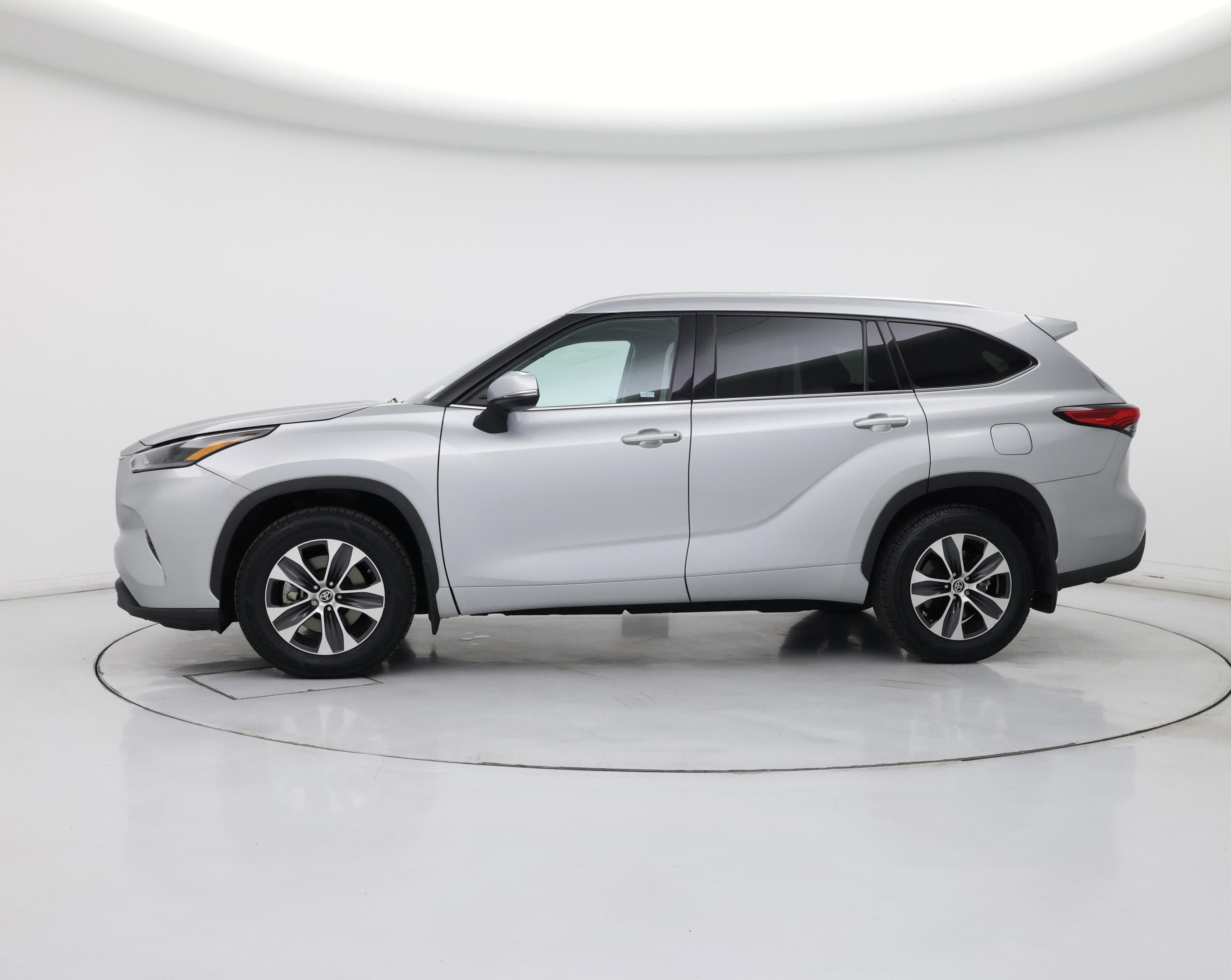 Thumbnail: 2021 Toyota Highlander - 3