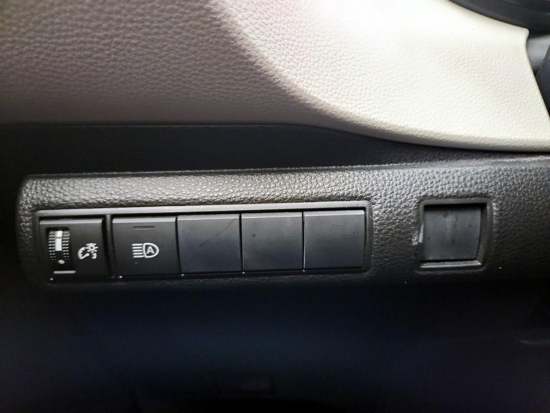 Thumbnail: 2021 Toyota Corolla - 13