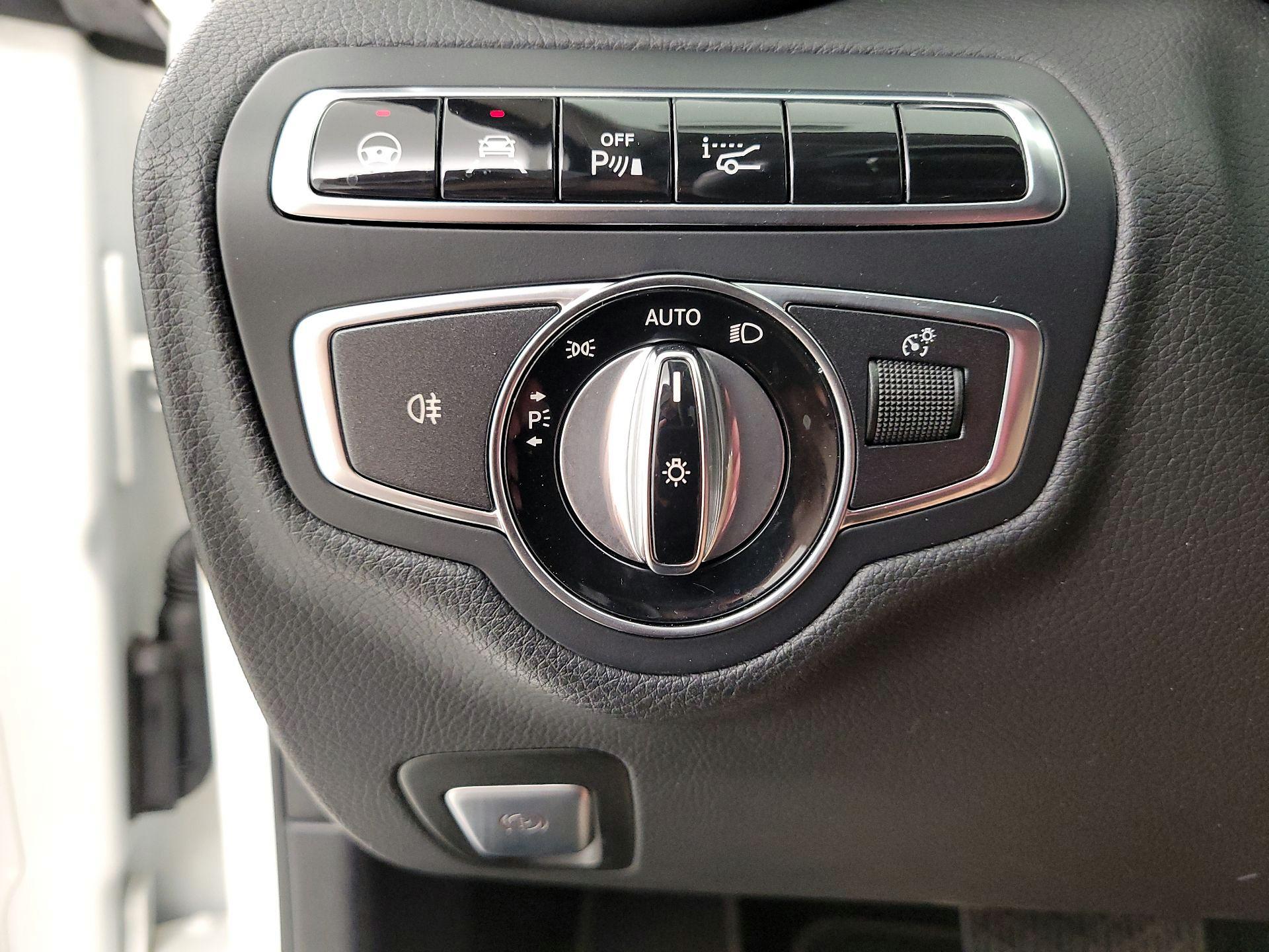 Thumbnail: 2016 Mercedes-Benz C-Class - 13