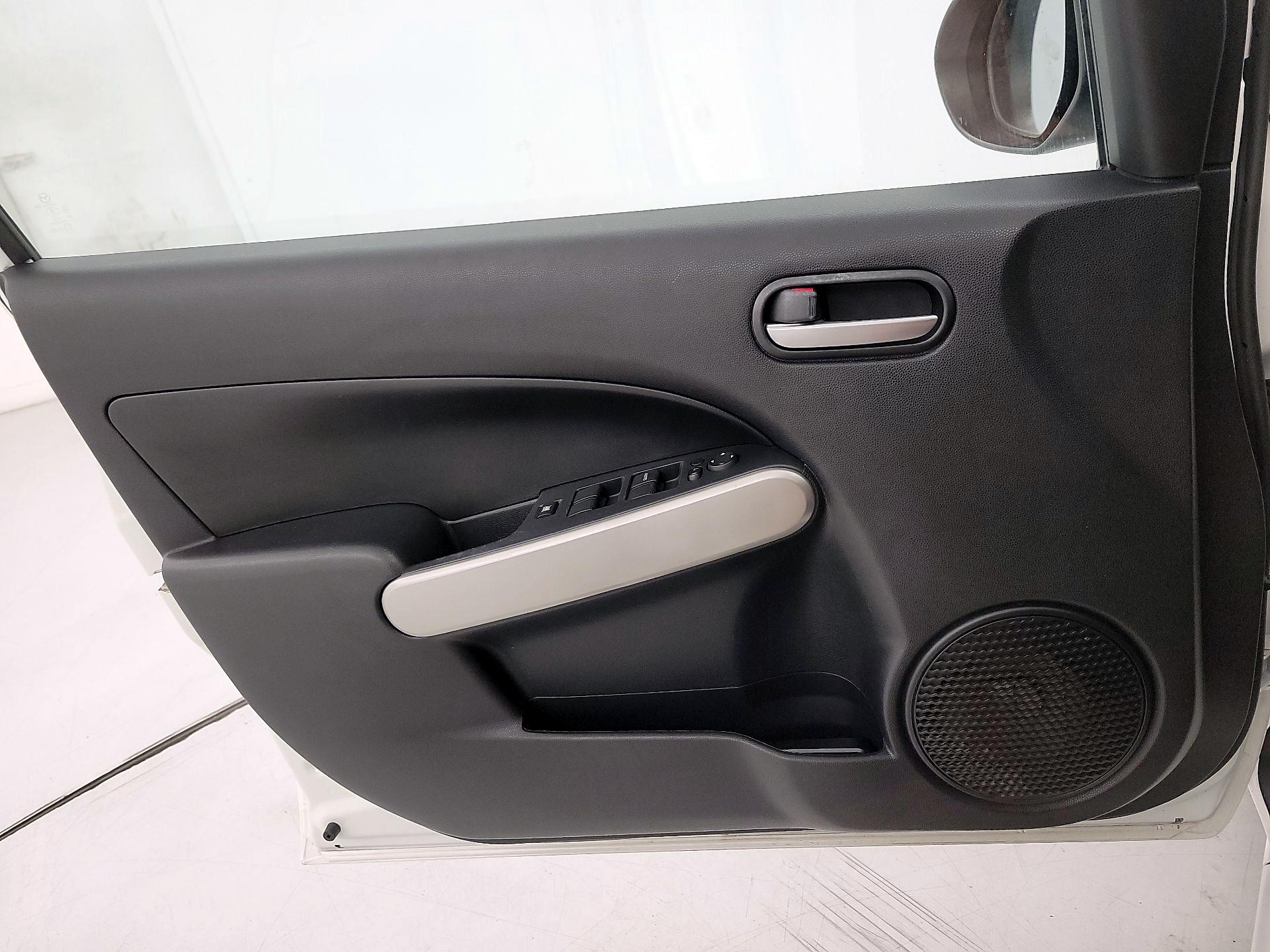 Thumbnail: 2014 Mazda Mazda2 - 12