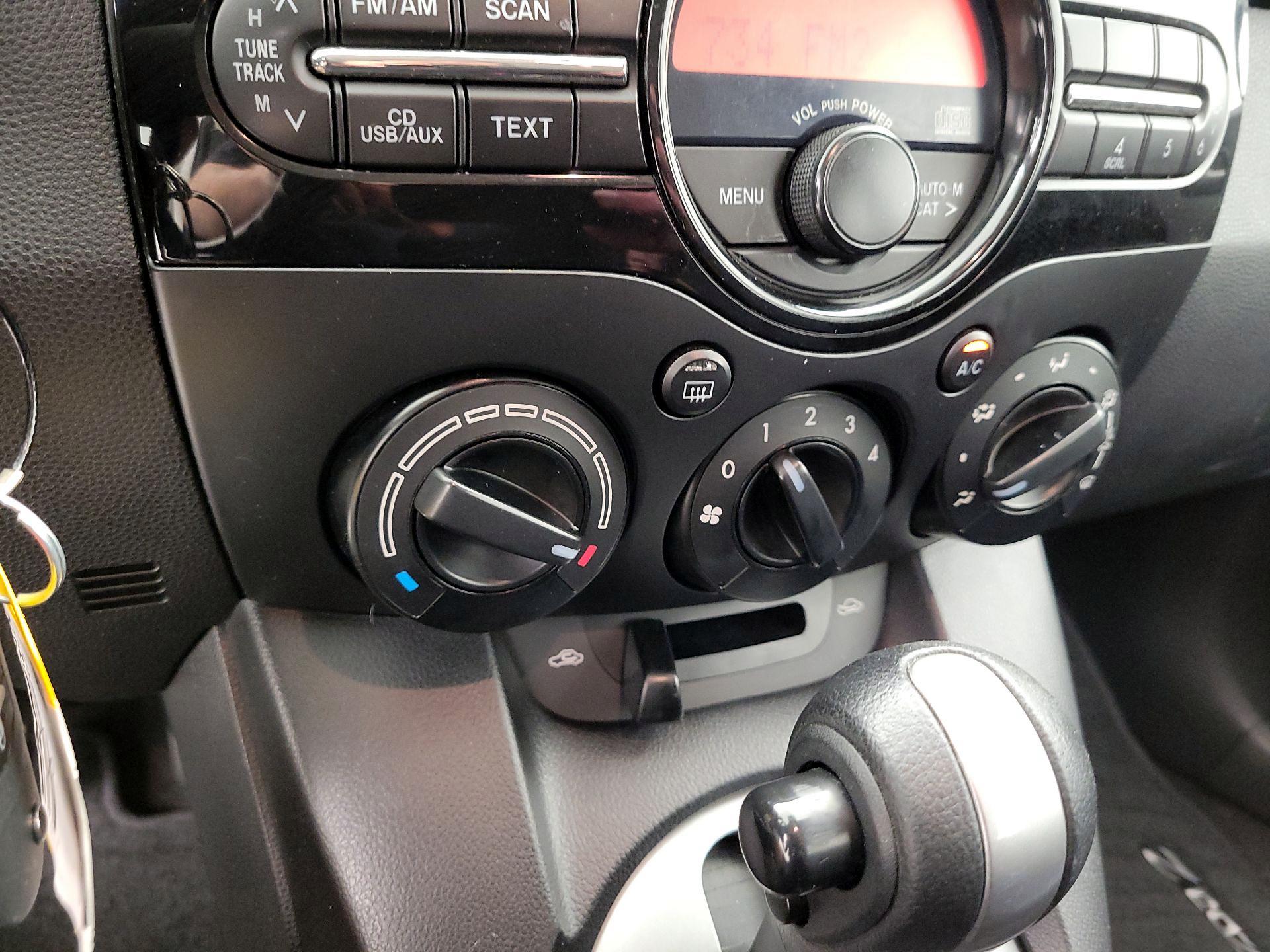 Thumbnail: 2014 Mazda Mazda2 - 15