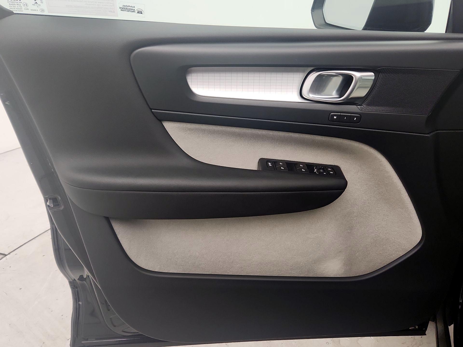 Thumbnail: 2020 Volvo XC40 - 12