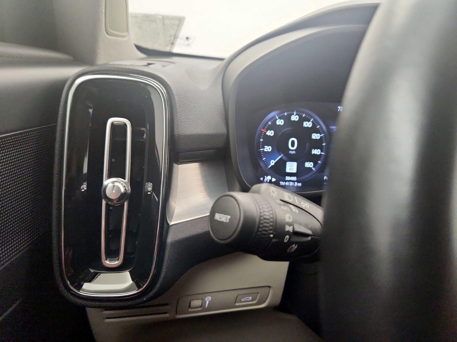 Thumbnail: 2020 Volvo XC40 - 13