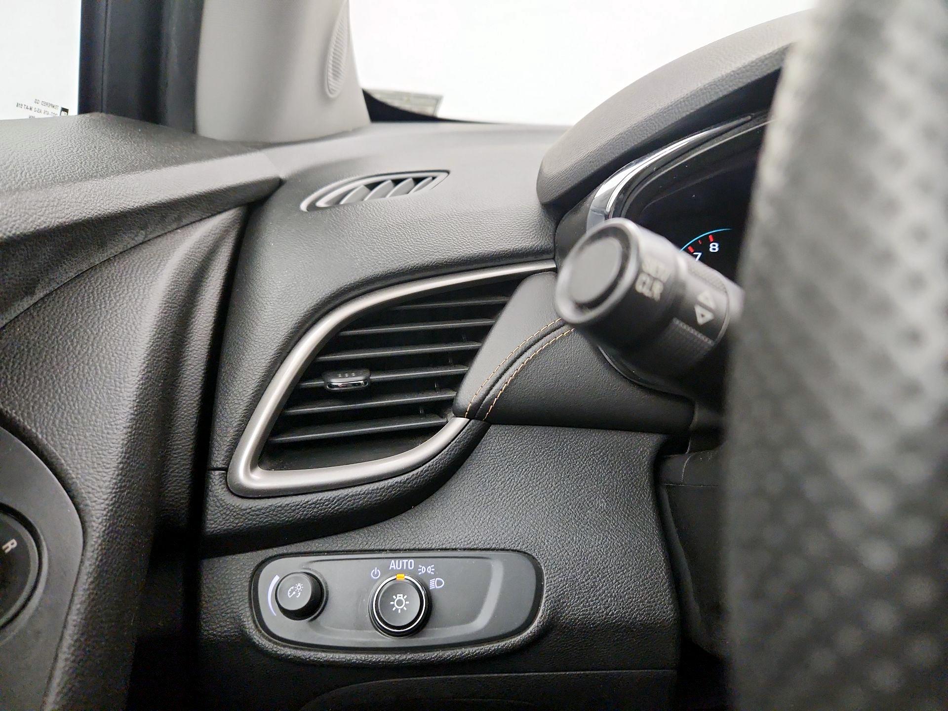Thumbnail: 2017 Chevrolet Trax - 13