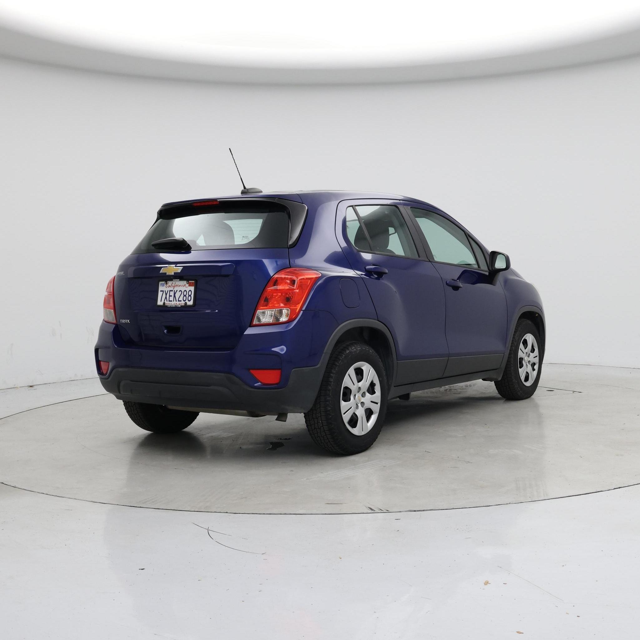 Thumbnail: 2017 Chevrolet Trax - 8