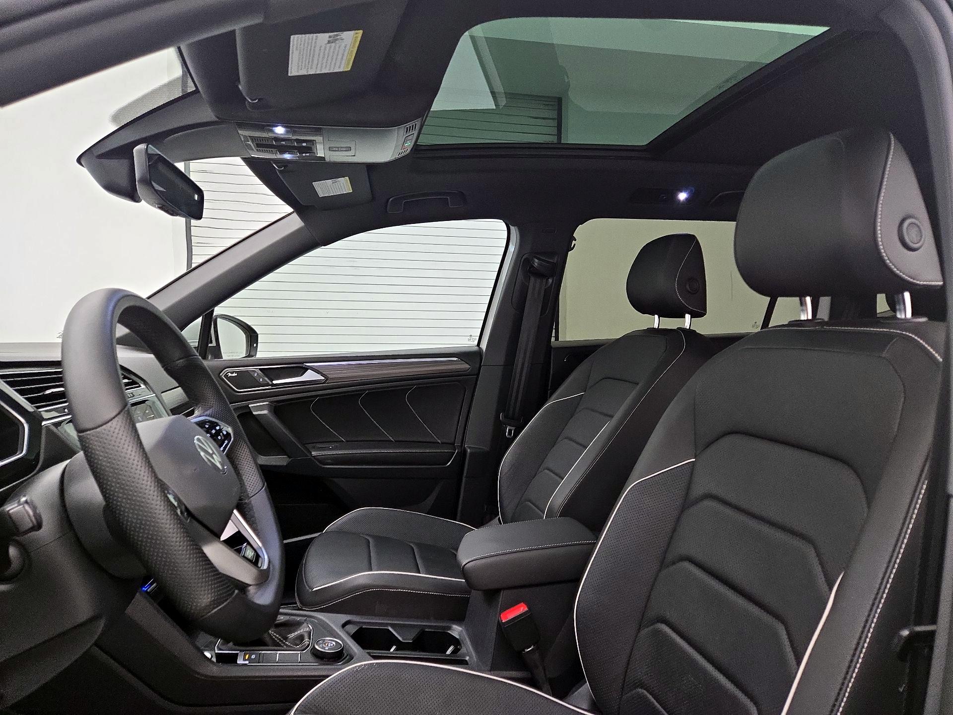 Thumbnail: 2022 Volkswagen Tiguan - 20