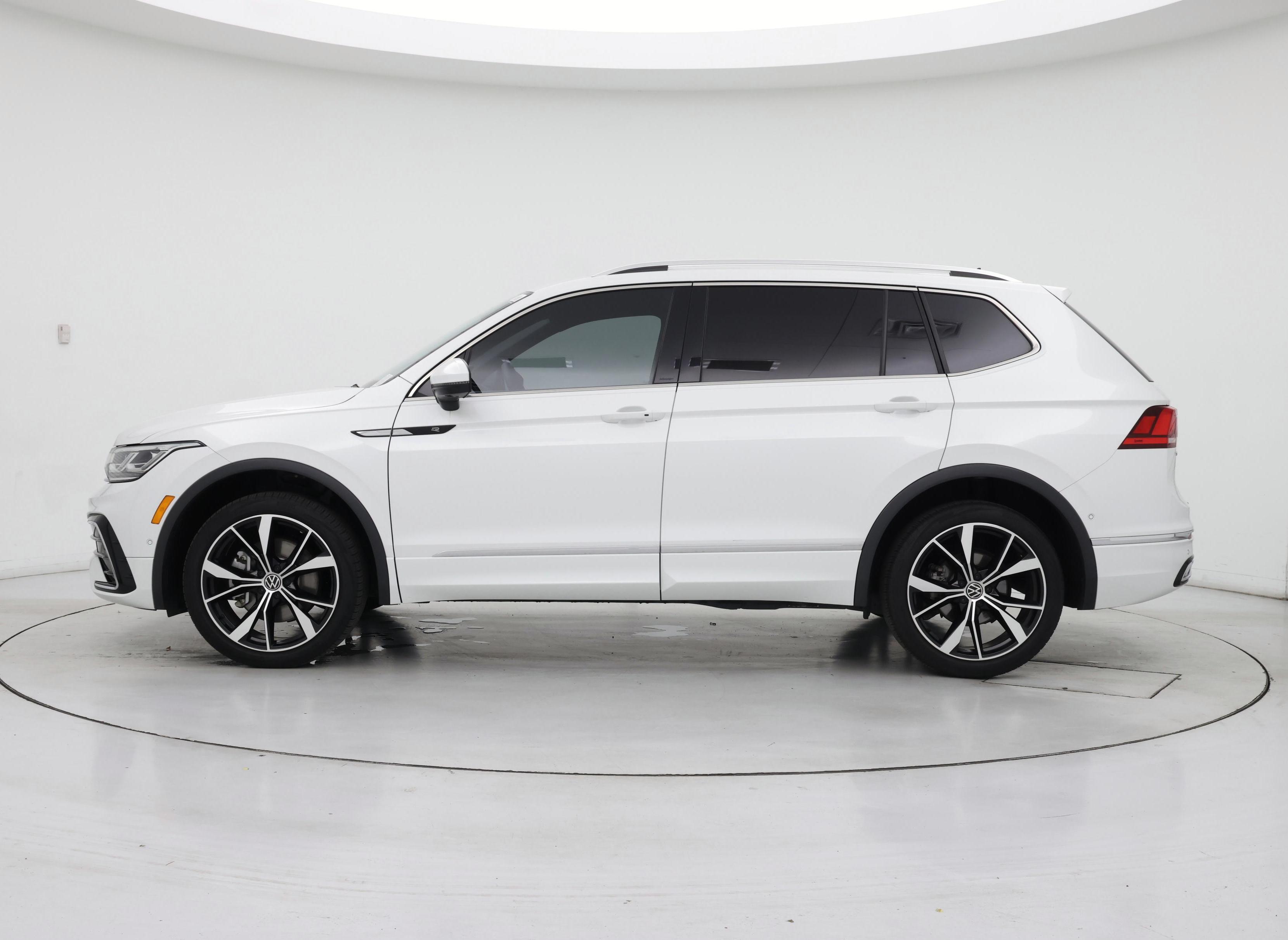 Thumbnail: 2022 Volkswagen Tiguan - 3
