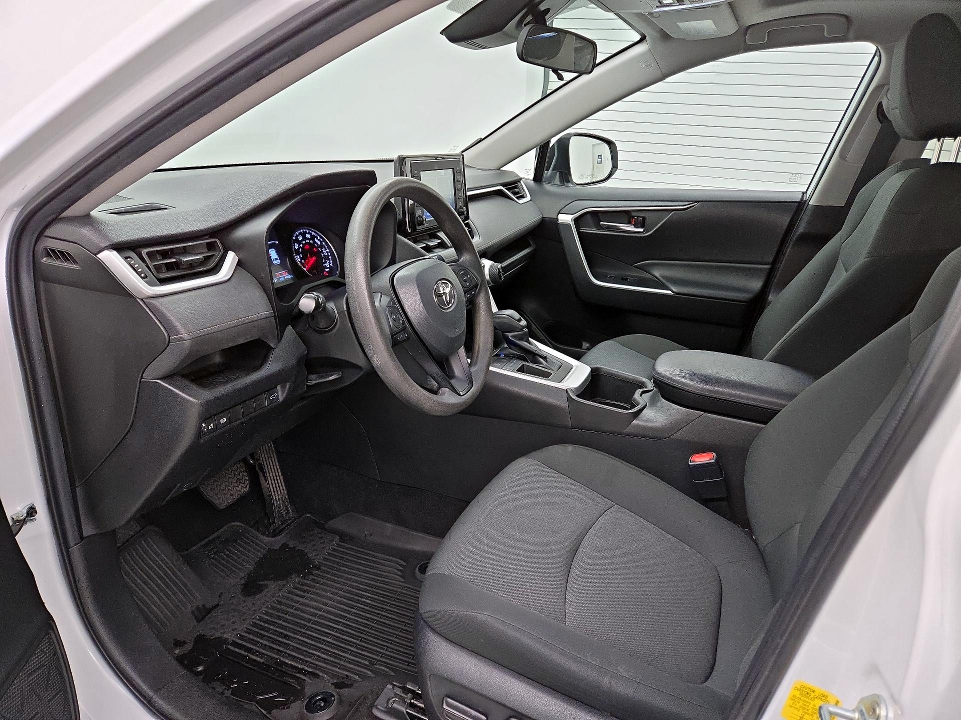 Thumbnail: 2022 Toyota RAV4 - 11