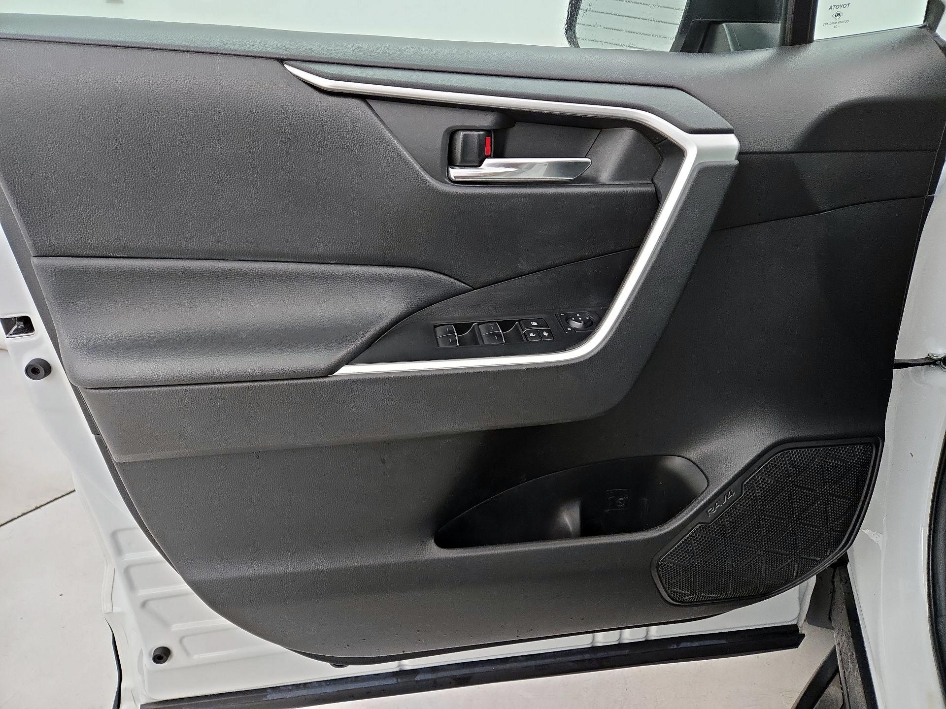 Thumbnail: 2022 Toyota RAV4 - 12