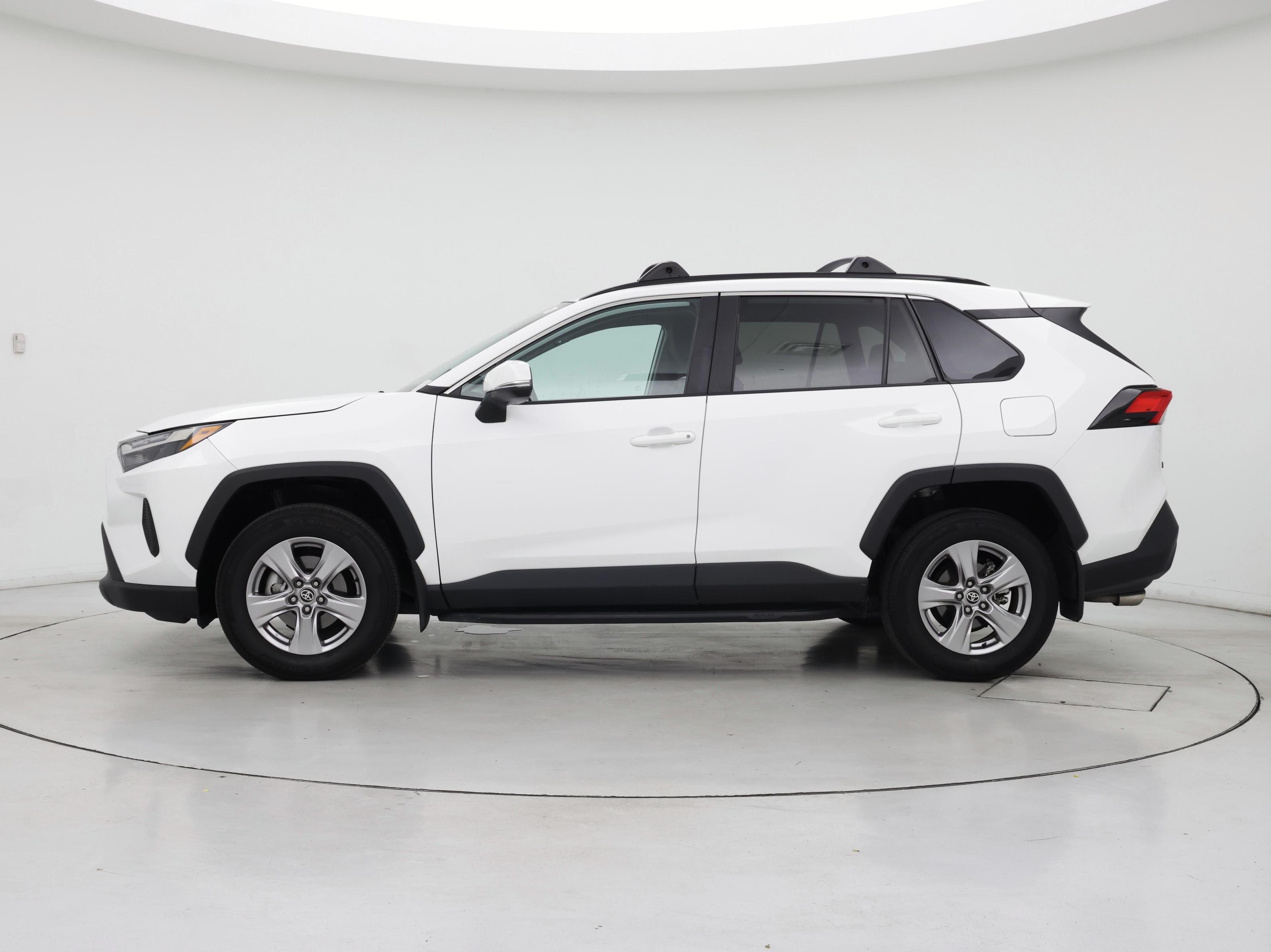 Thumbnail: 2022 Toyota RAV4 - 3