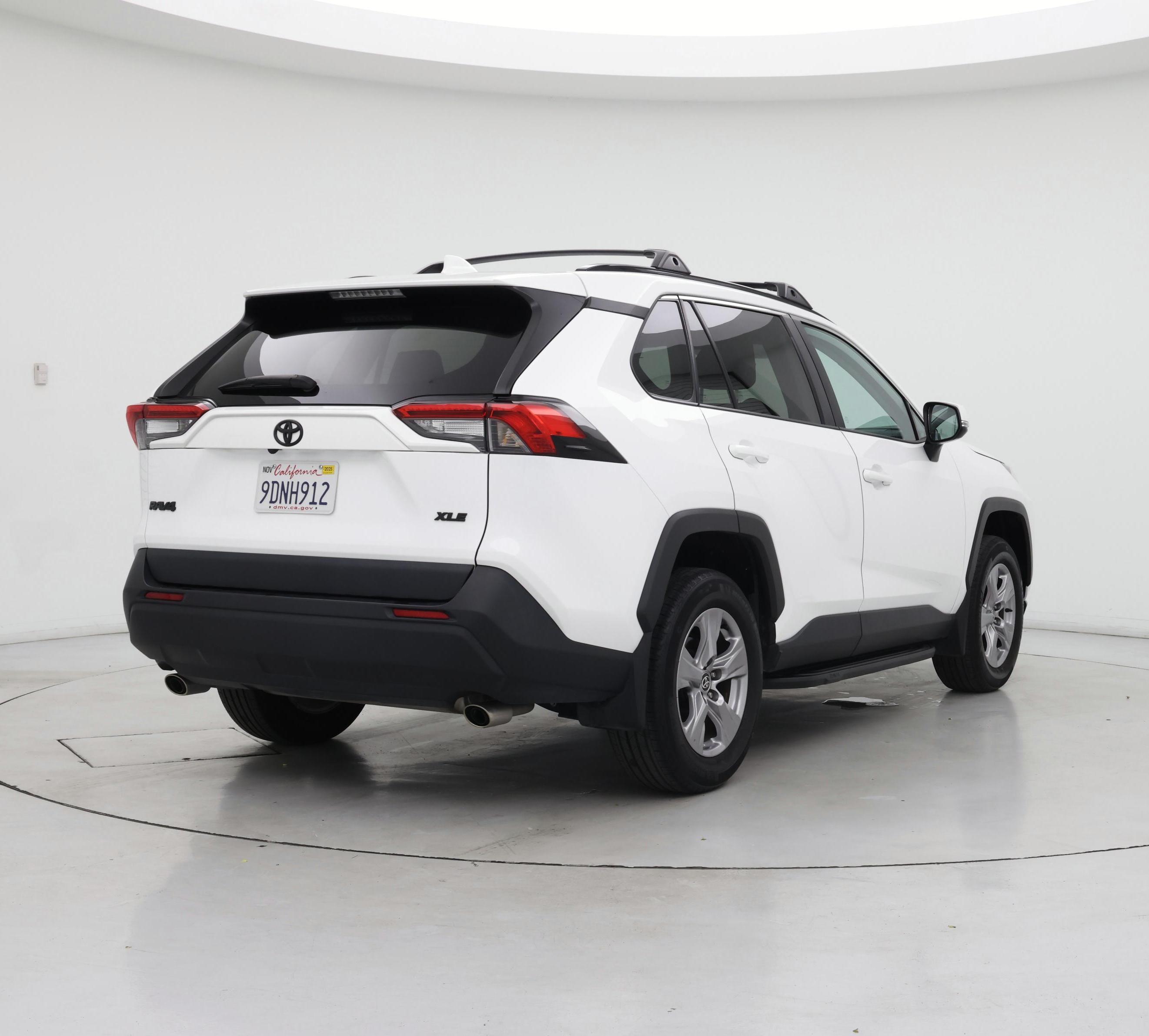 Thumbnail: 2022 Toyota RAV4 - 8