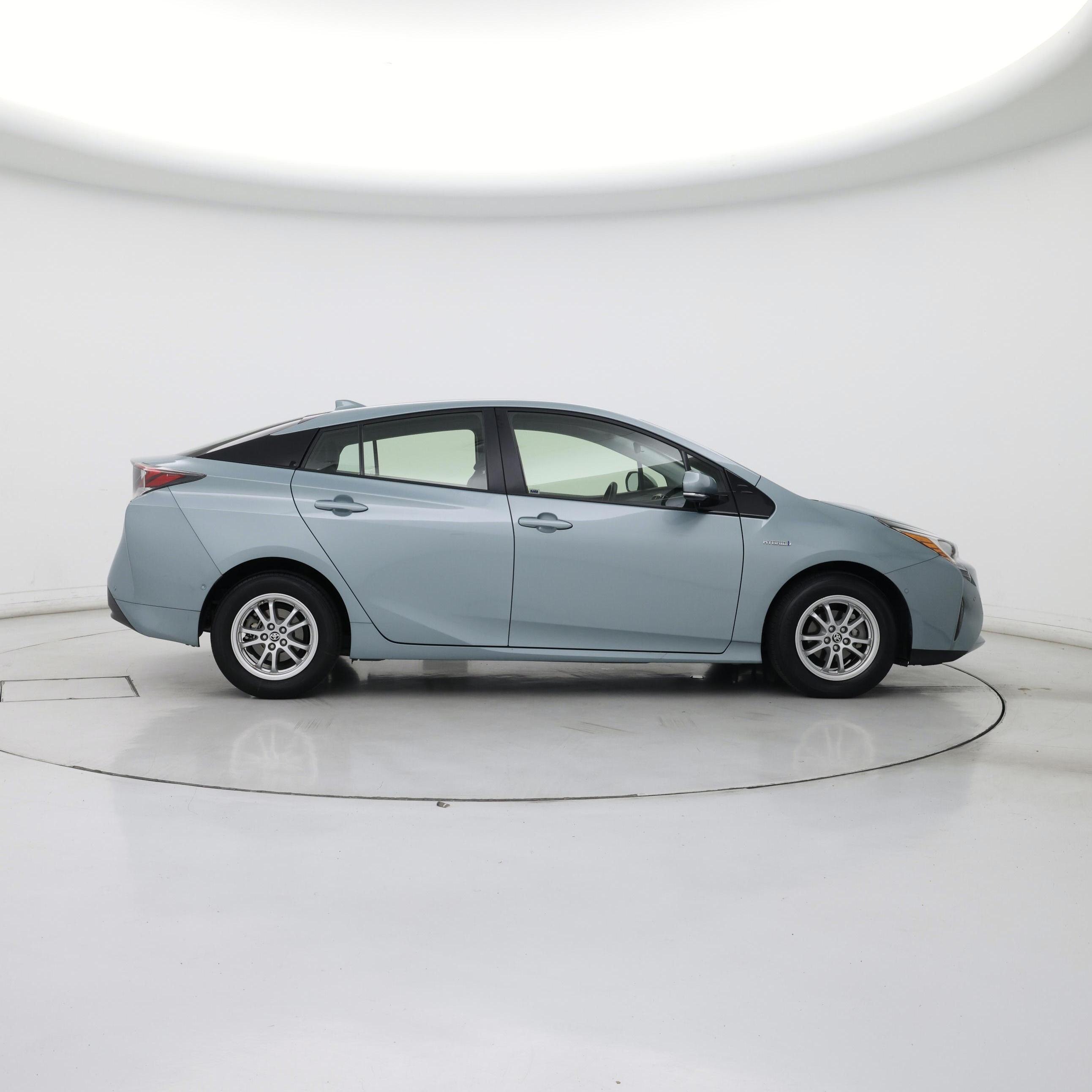 Thumbnail: 2017 Toyota Prius - 7