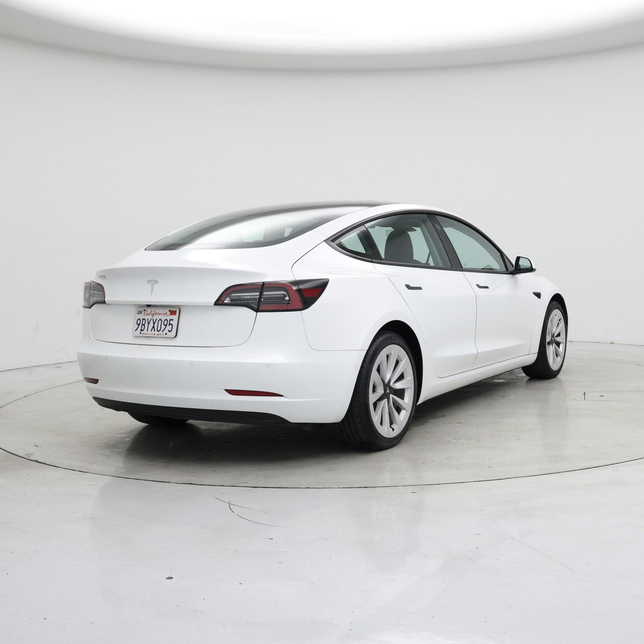 Thumbnail: 2022 Tesla Model 3 - 8