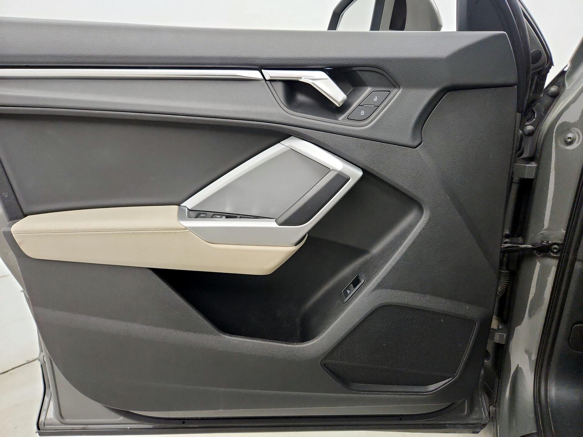 Thumbnail: 2021 Audi Q3 - 12